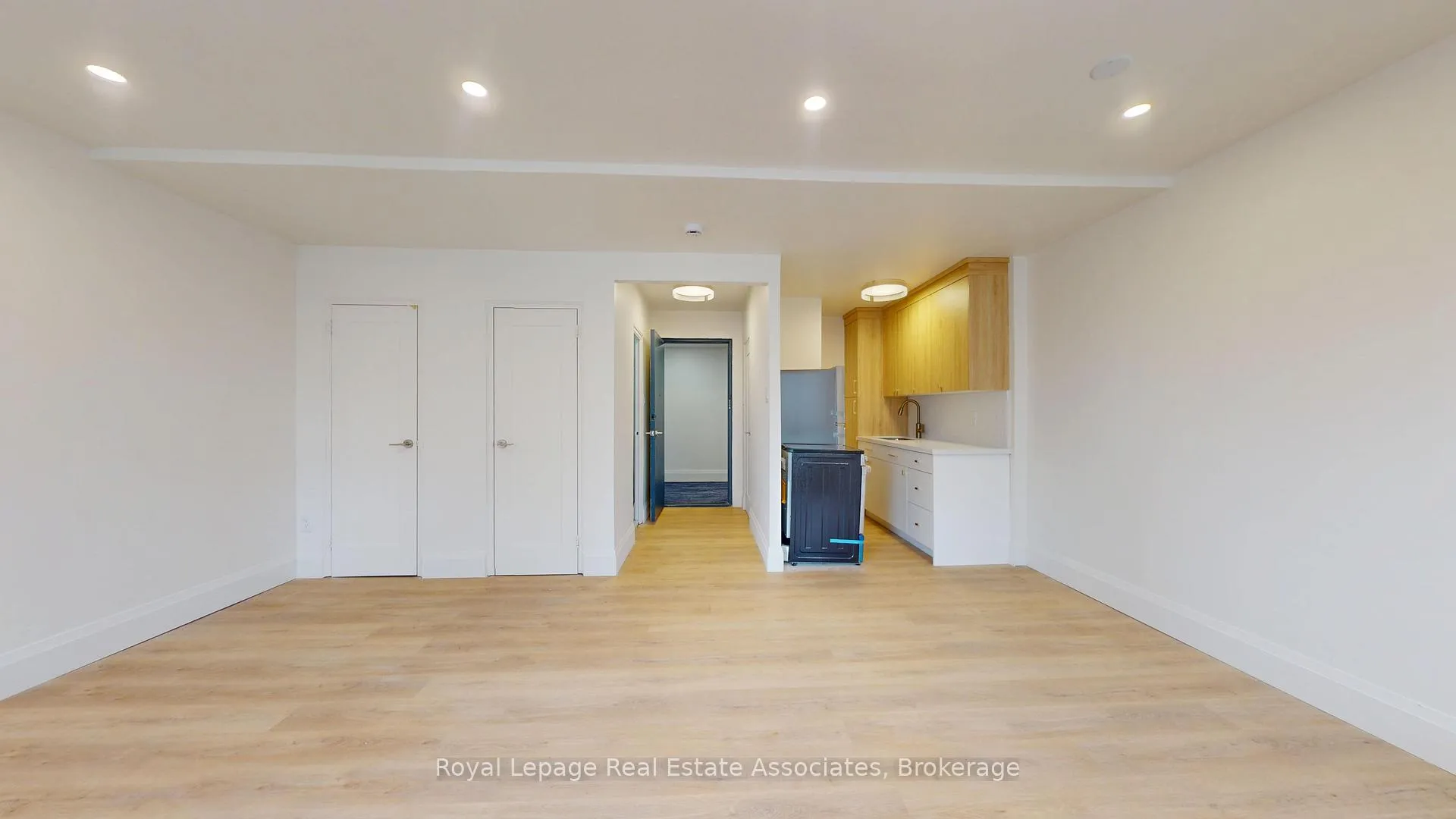 Photo 2 of Unit 2, 1 Marquette Avenue, Toronto, Englemount-Lawrence — HOMEH
