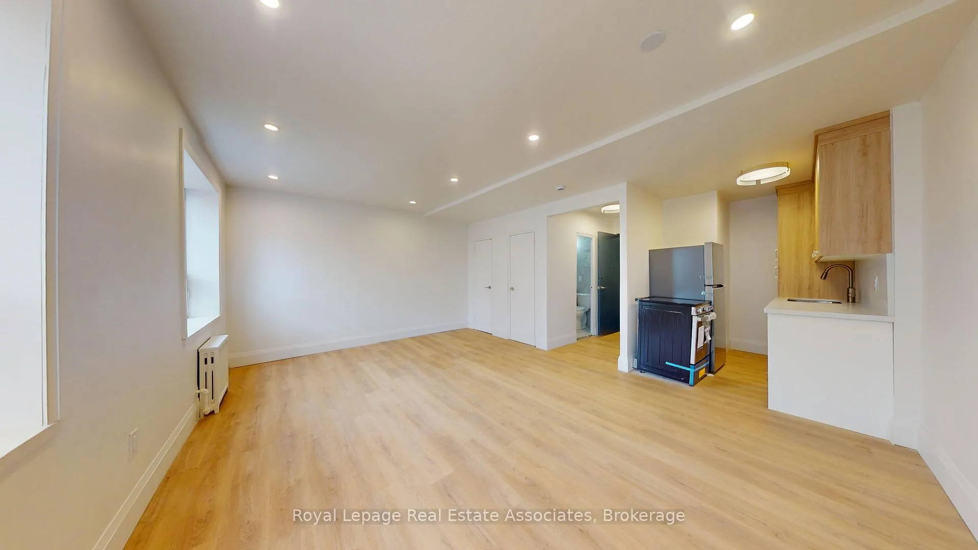 Photo 5 of Unit 2, 1 Marquette Avenue, Toronto, Englemount-Lawrence — HOMEH