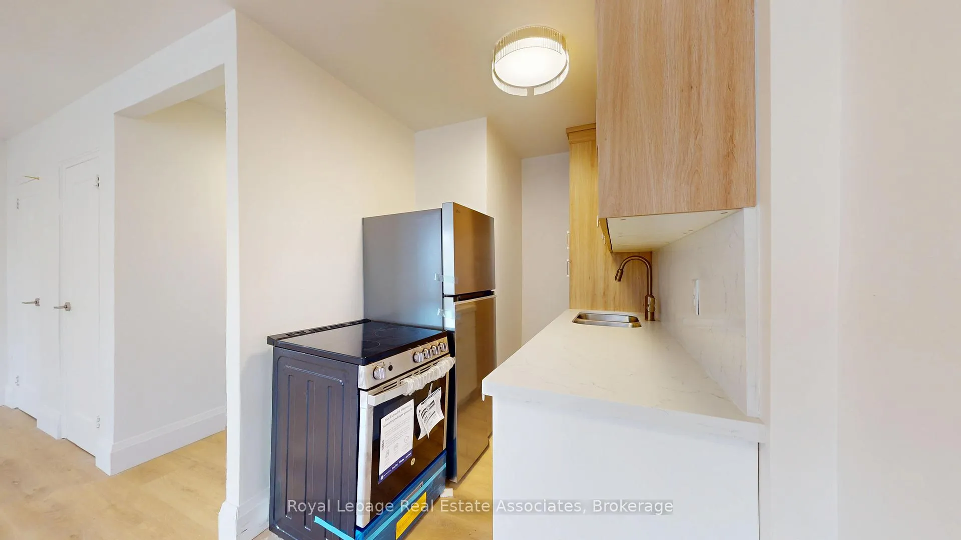 Photo 6 of Unit 2, 1 Marquette Avenue, Toronto, Englemount-Lawrence — HOMEH