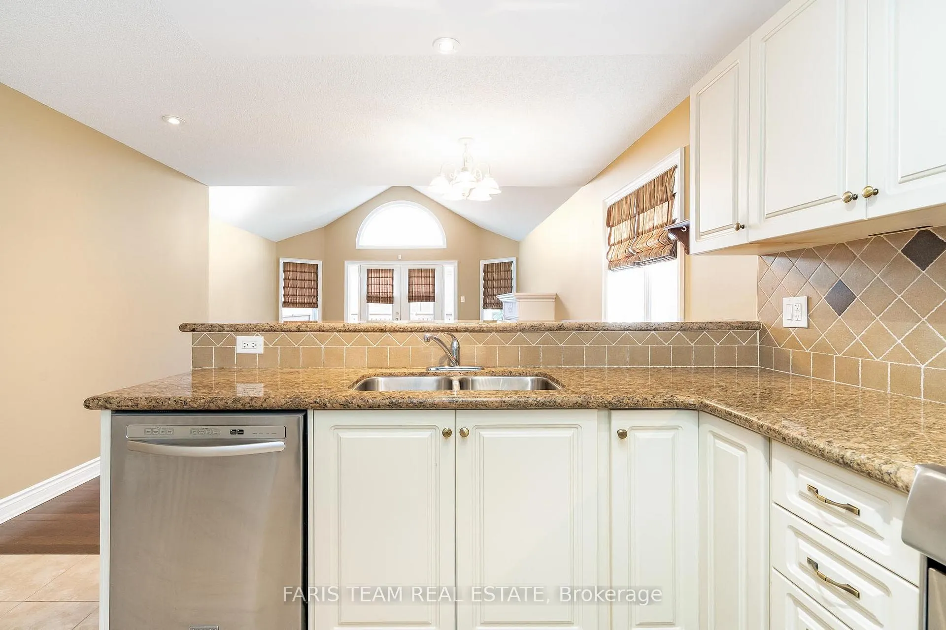Photo 4 of 51 Tuscany Grande, New Tecumseth, Alliston — HOMEH