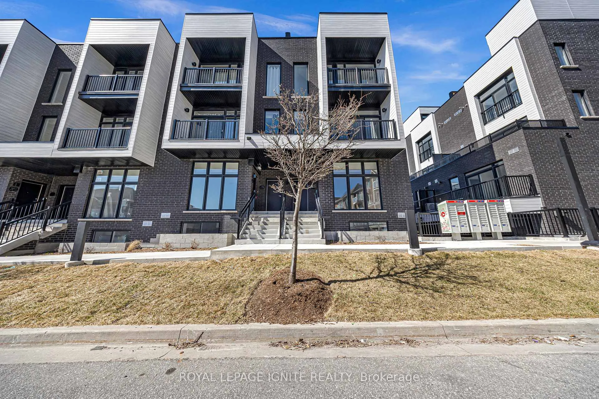 Front of Unit 4, 184 Angus Drive