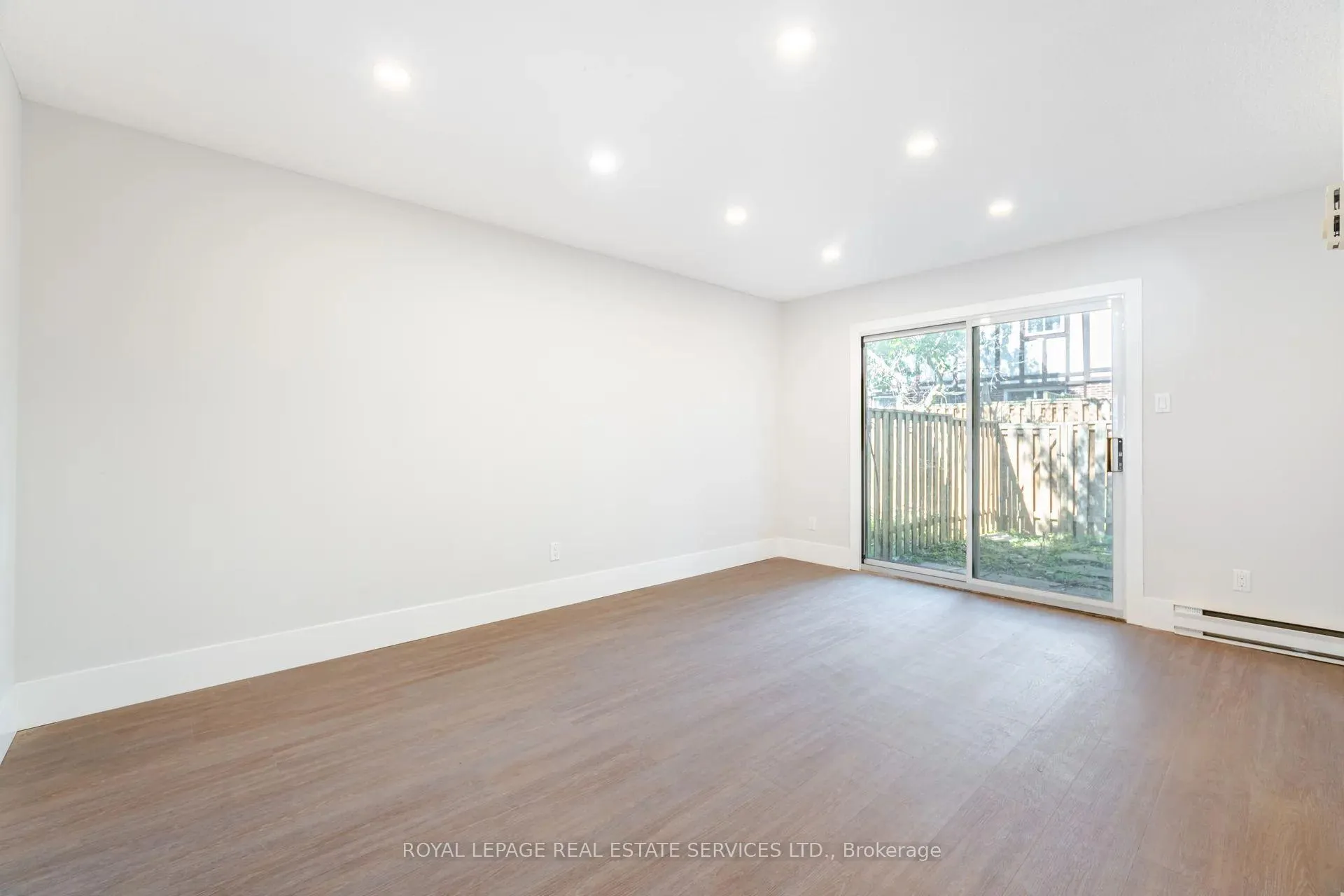 Photo 6 of Unit 457, 16 Harper Way, Markham, Aileen-Willowbrook — HOMEH