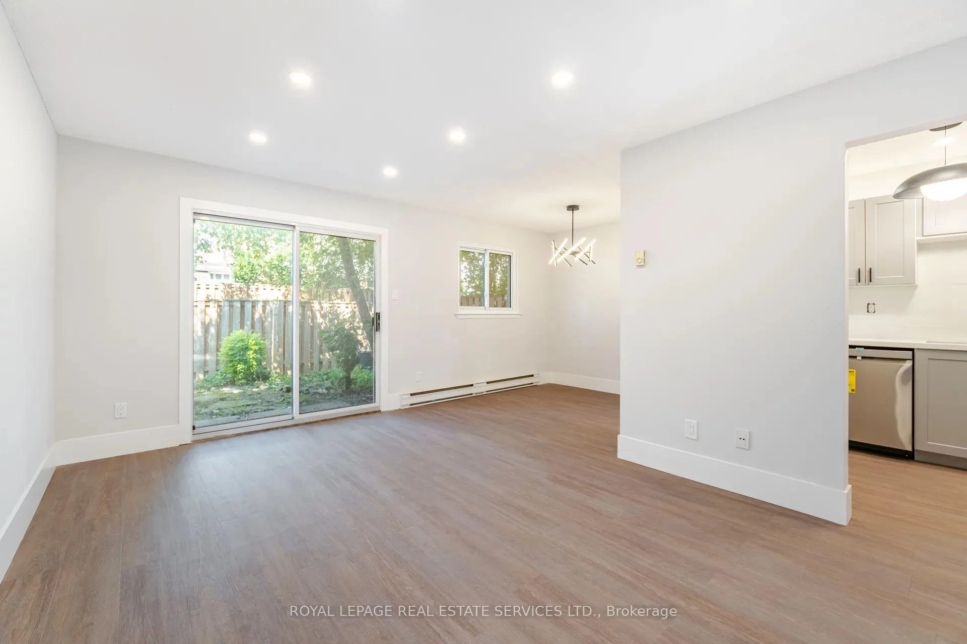 Photo 7 of Unit 457, 16 Harper Way, Markham, Aileen-Willowbrook — HOMEH
