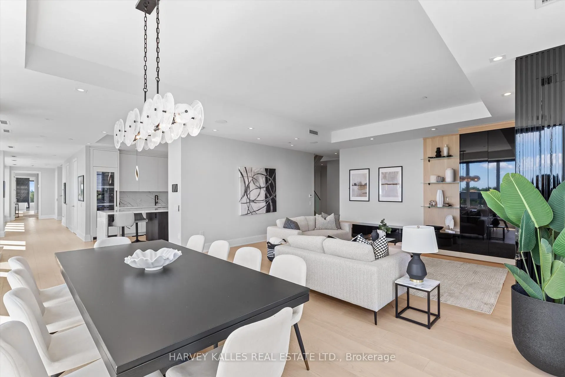 Photo 4 of Unit 703, 355 Bedford Park Avenue, Toronto, Bedford Park-Nortown — HOMEH