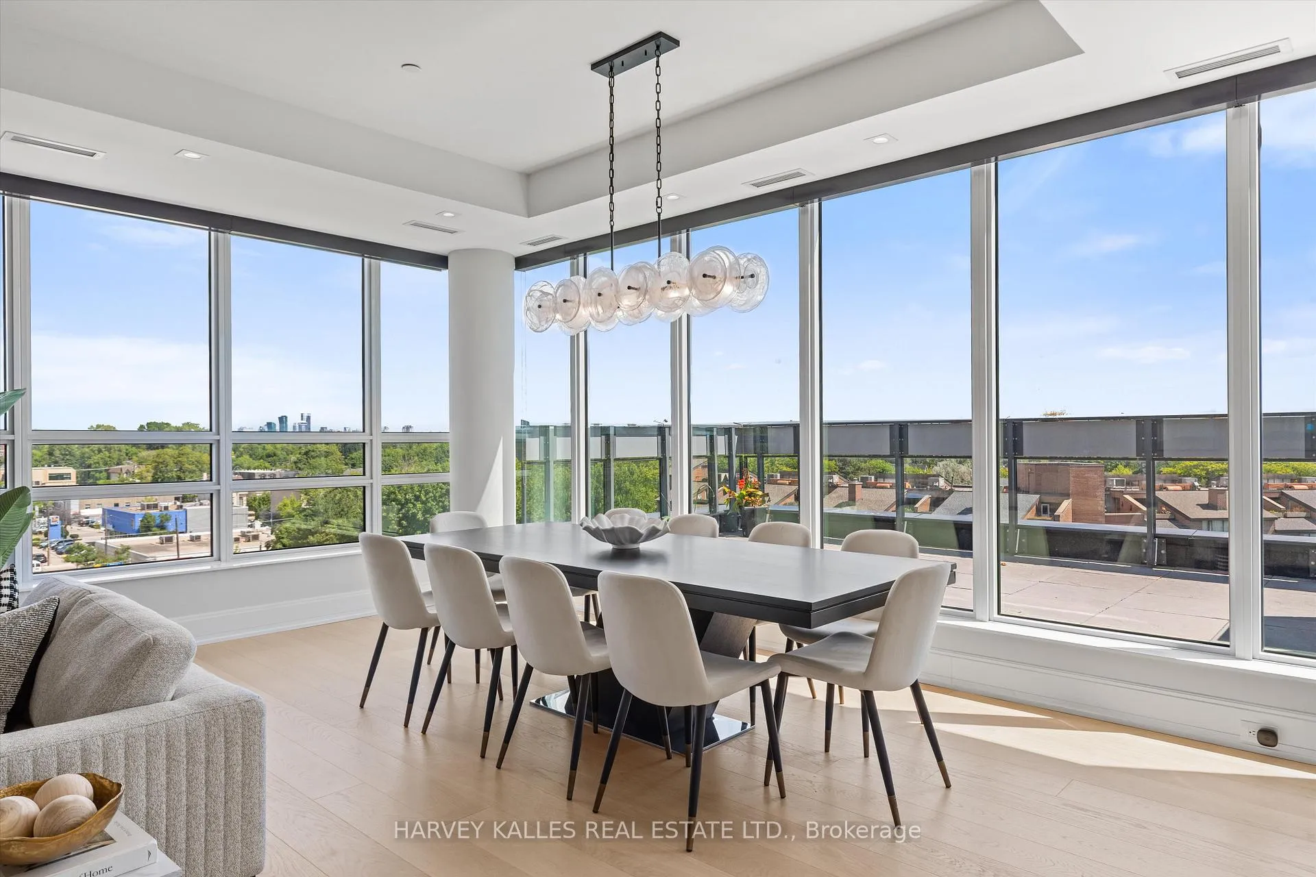 Photo 5 of Unit 703, 355 Bedford Park Avenue, Toronto, Bedford Park-Nortown — HOMEH