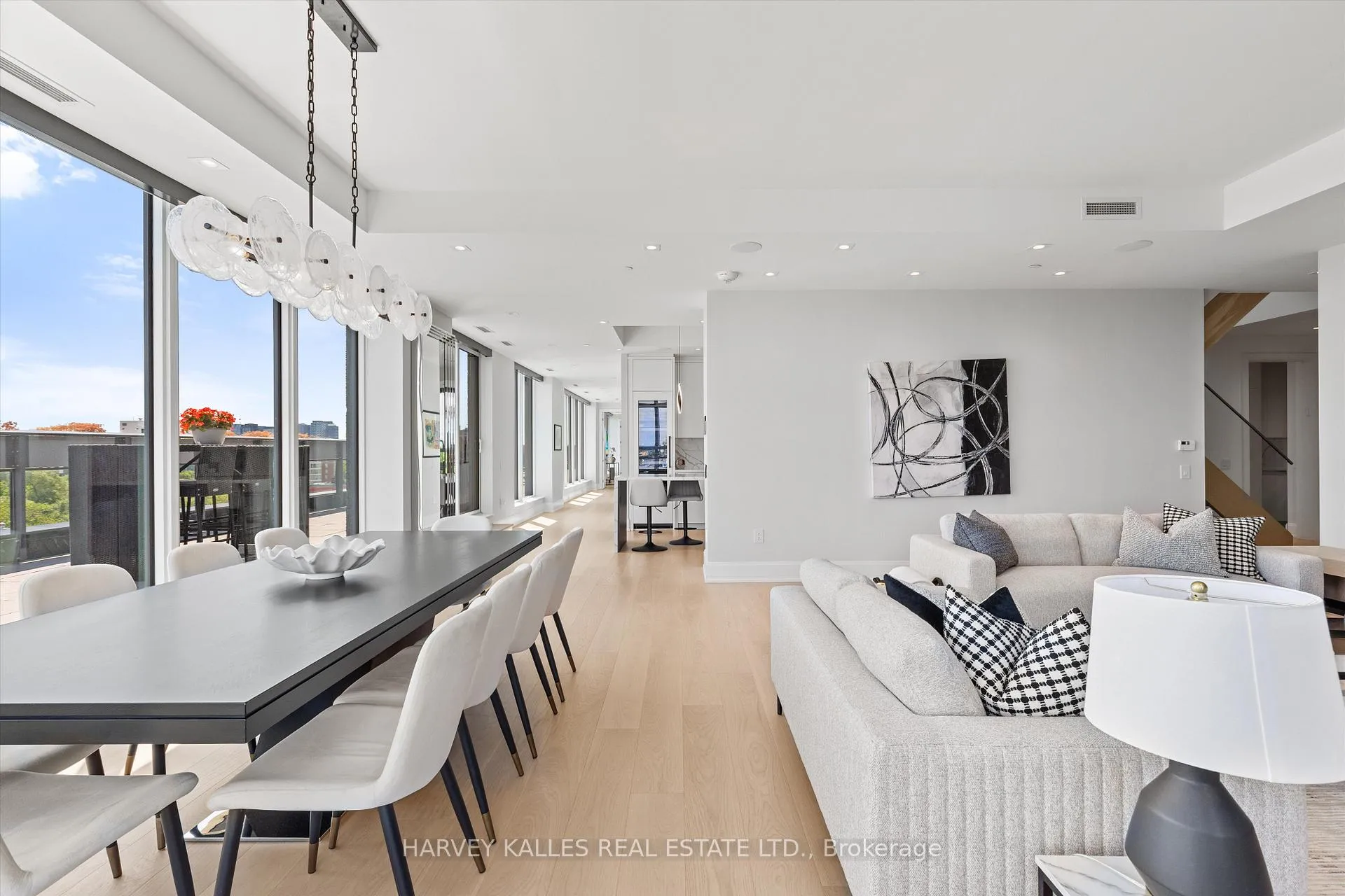 Photo 6 of Unit 703, 355 Bedford Park Avenue, Toronto, Bedford Park-Nortown — HOMEH