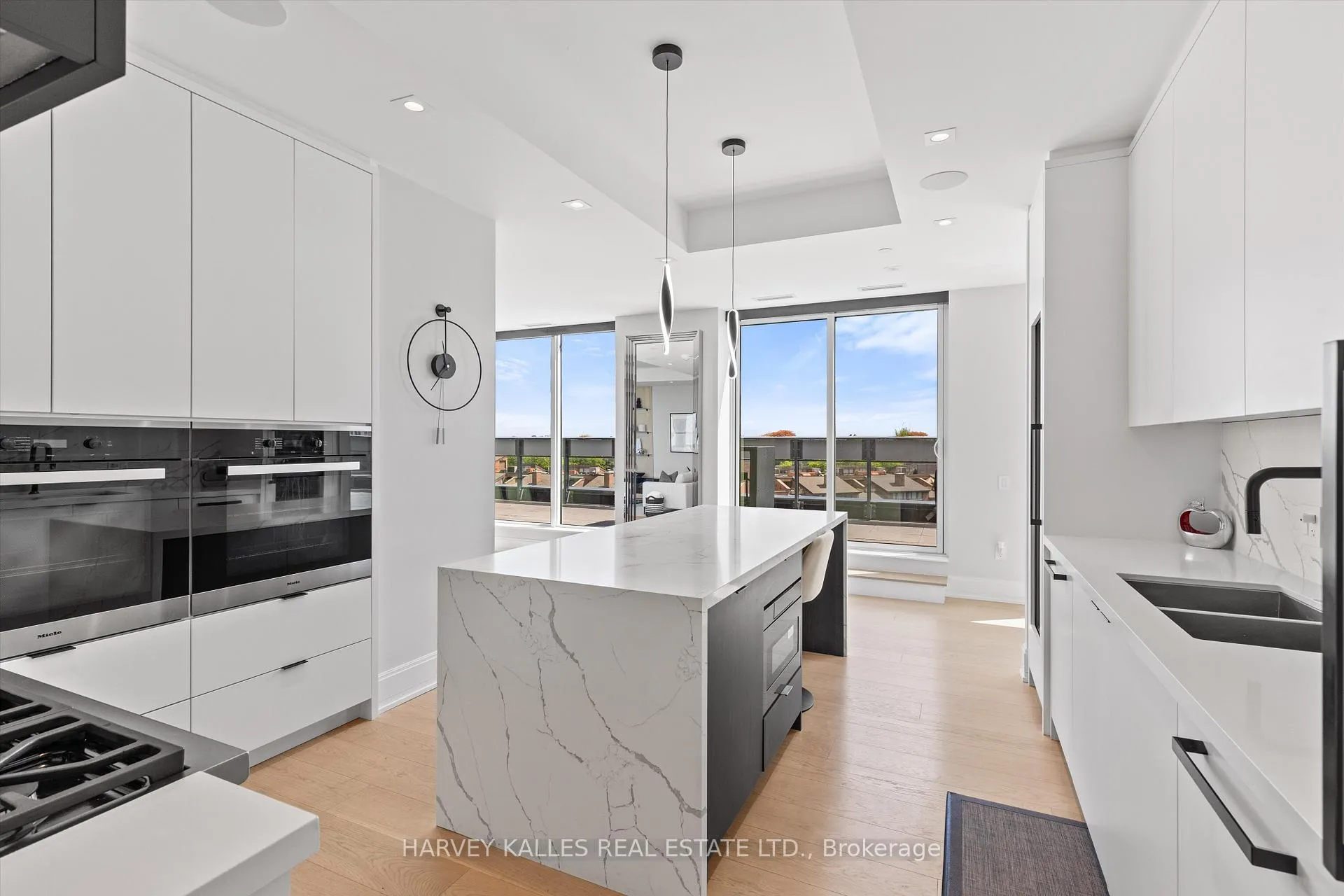Photo 10 of Unit 703, 355 Bedford Park Avenue, Toronto, Bedford Park-Nortown — HOMEH