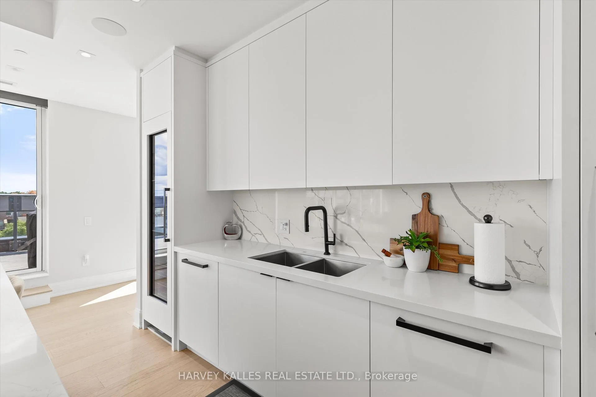 Photo 11 of Unit 703, 355 Bedford Park Avenue, Toronto, Bedford Park-Nortown — HOMEH