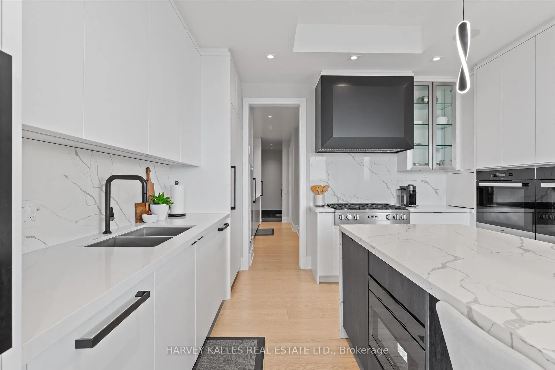 Photo 12 of Unit 703, 355 Bedford Park Avenue, Toronto, Bedford Park-Nortown — HOMEH