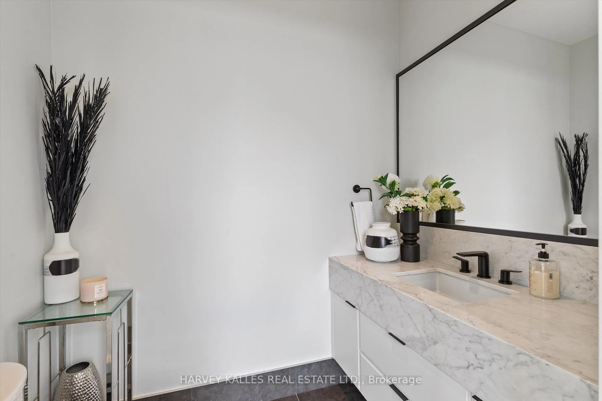 Photo 17 of Unit 703, 355 Bedford Park Avenue, Toronto, Bedford Park-Nortown — HOMEH