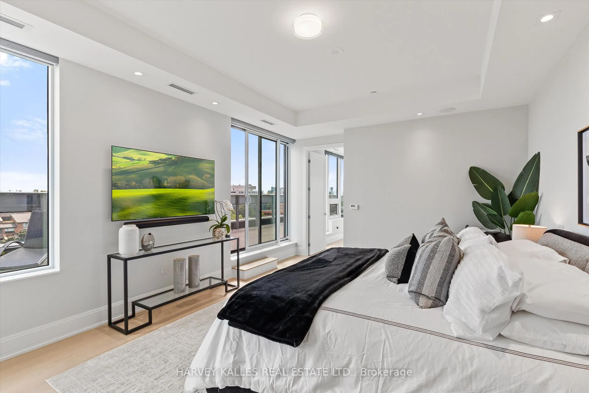 Photo 21 of Unit 703, 355 Bedford Park Avenue, Toronto, Bedford Park-Nortown — HOMEH