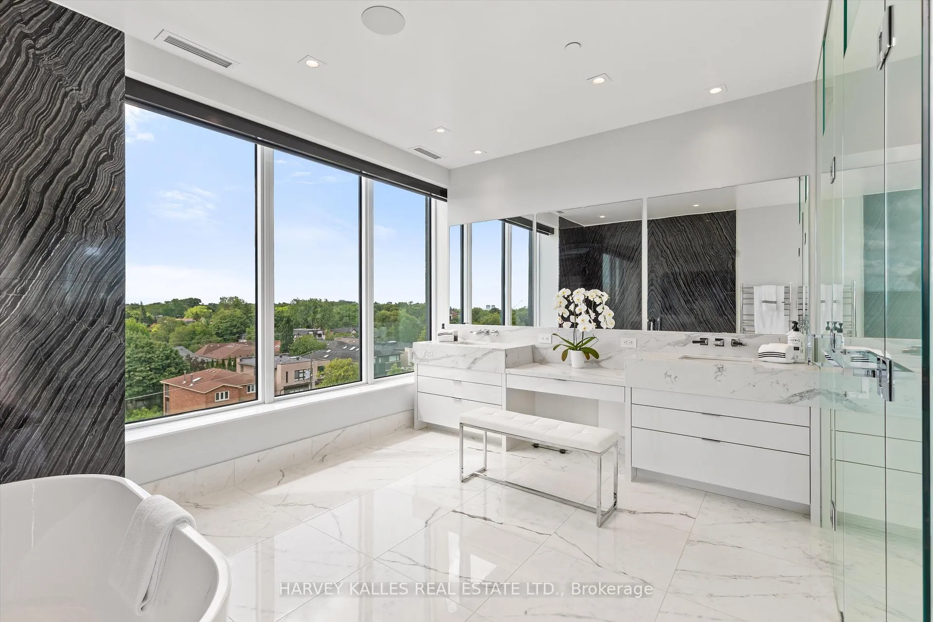 Photo 22 of Unit 703, 355 Bedford Park Avenue, Toronto, Bedford Park-Nortown — HOMEH
