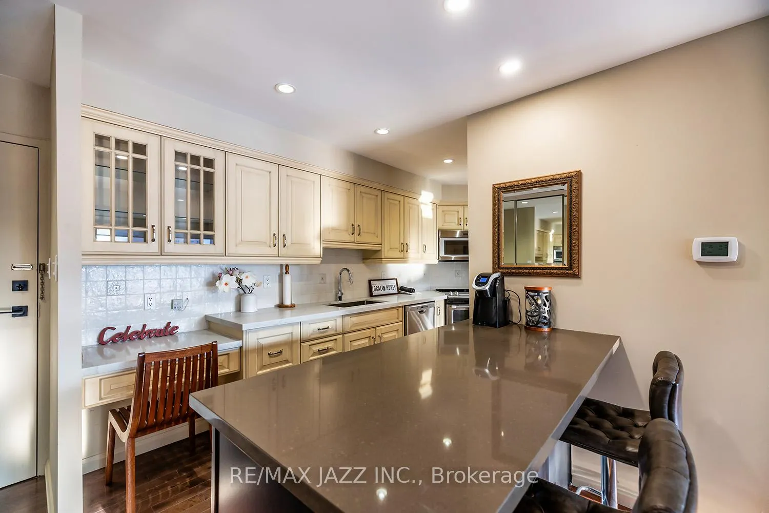 Photo 5 of Unit 201, 337 Simcoe Street N, Oshawa, O'Neill — HOMEH