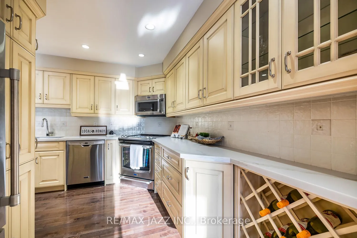 Photo 6 of Unit 201, 337 Simcoe Street N, Oshawa, O'Neill — HOMEH