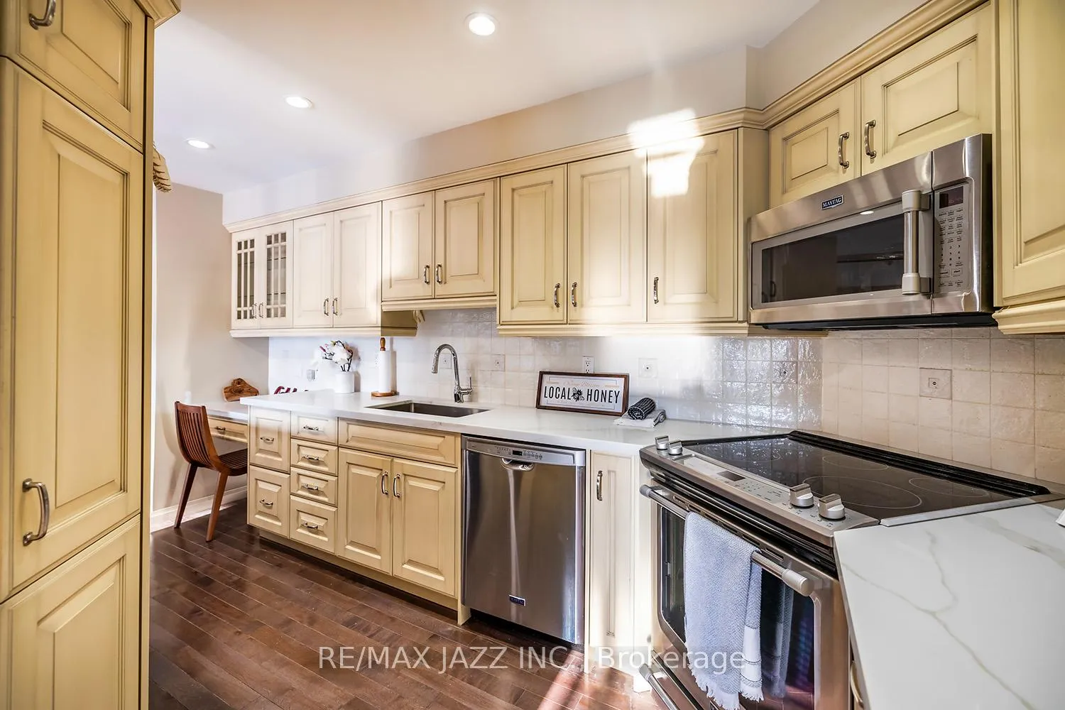 Photo 7 of Unit 201, 337 Simcoe Street N, Oshawa, O'Neill — HOMEH