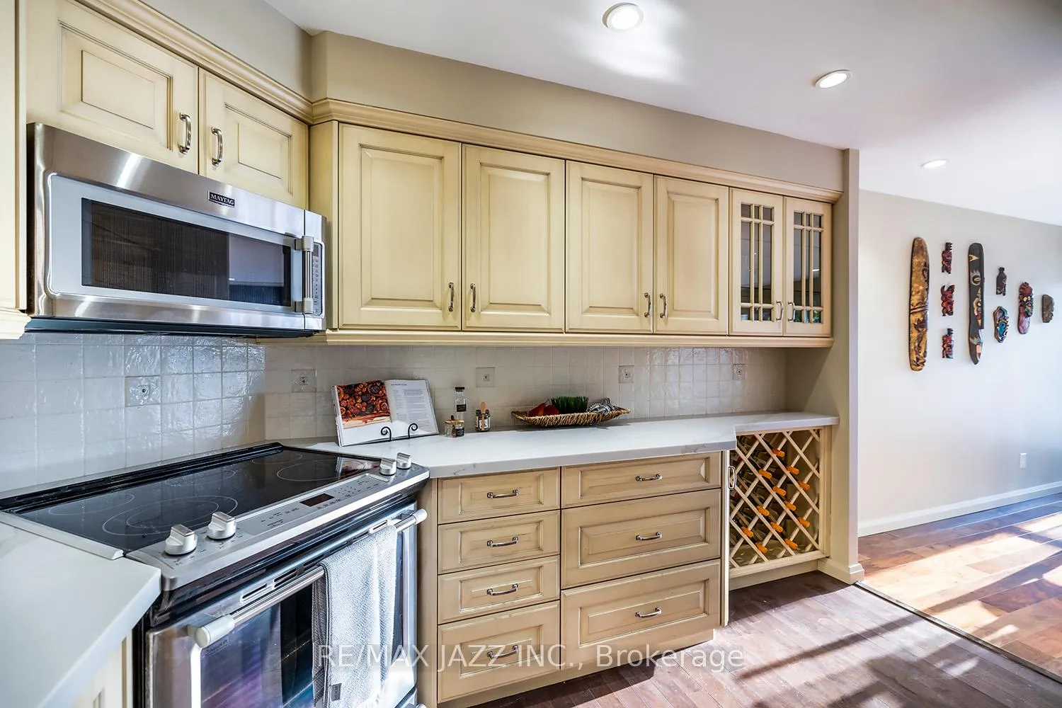 Photo 8 of Unit 201, 337 Simcoe Street N, Oshawa, O'Neill — HOMEH