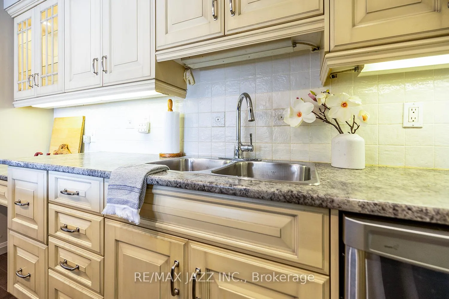 Photo 27 of Unit 201, 337 Simcoe Street N, Oshawa, O'Neill — HOMEH