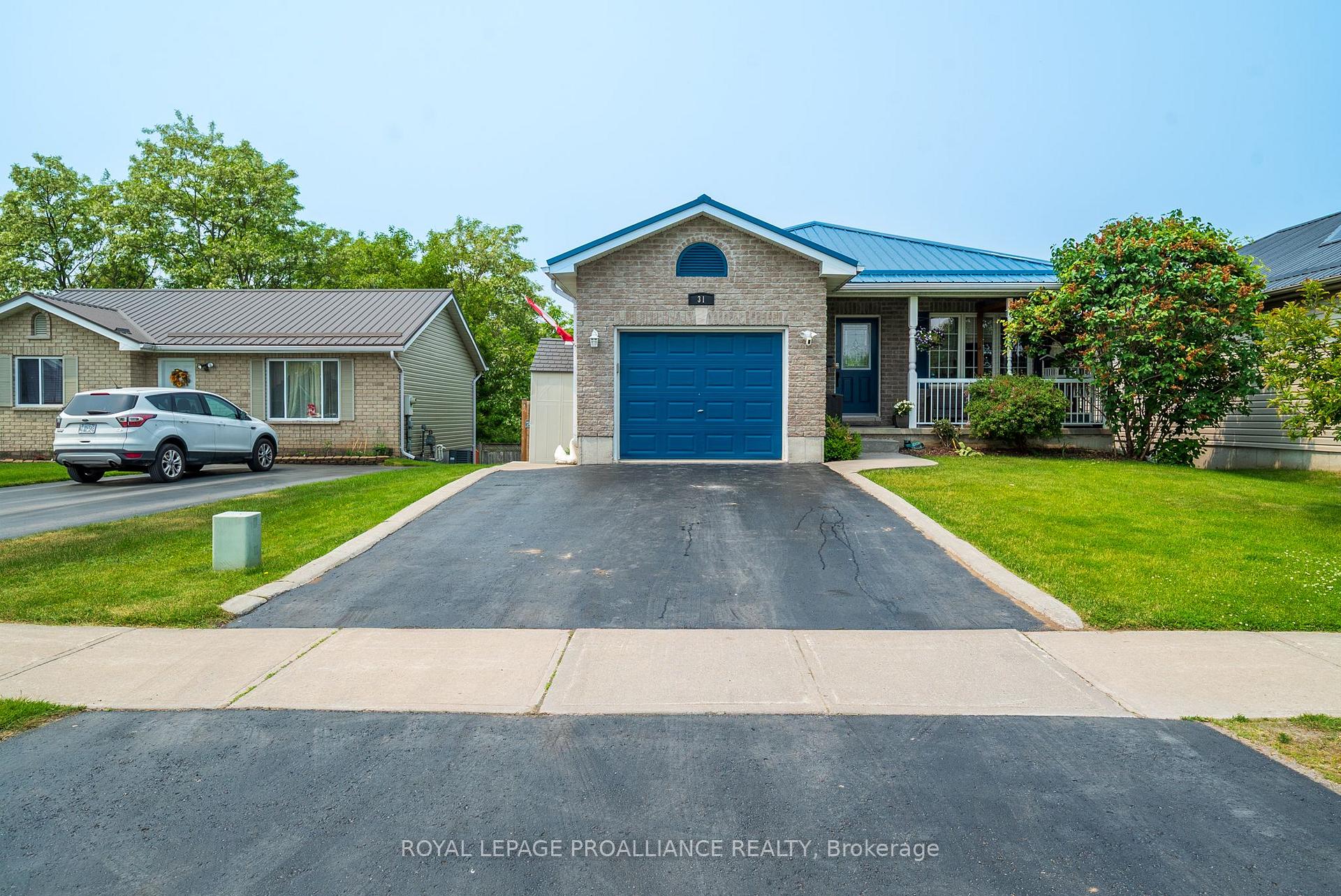 Photo 2 of 31 Follwell Crescent, Belleville, Belleville Ward — HOMEH