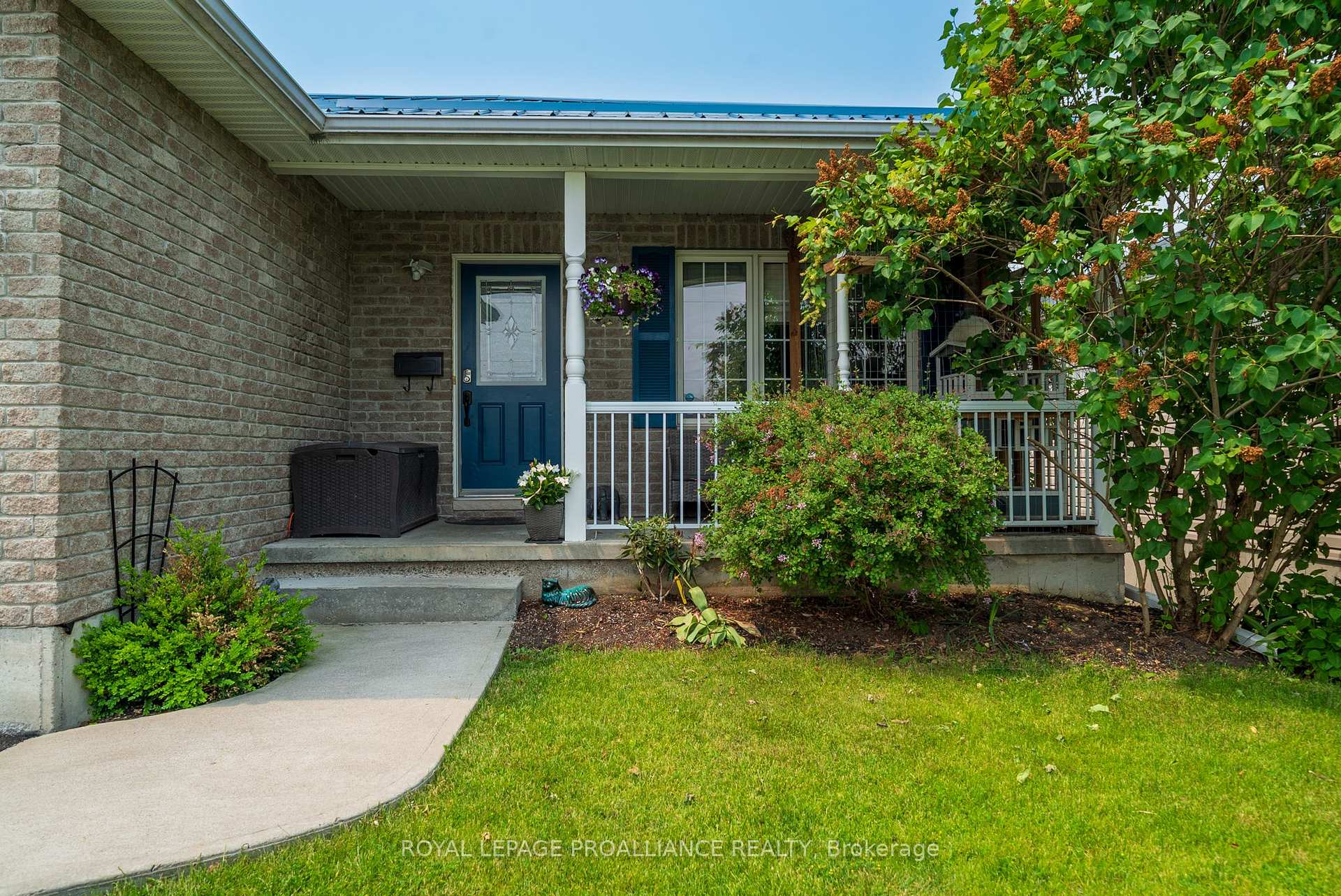Photo 3 of 31 Follwell Crescent, Belleville, Belleville Ward — HOMEH
