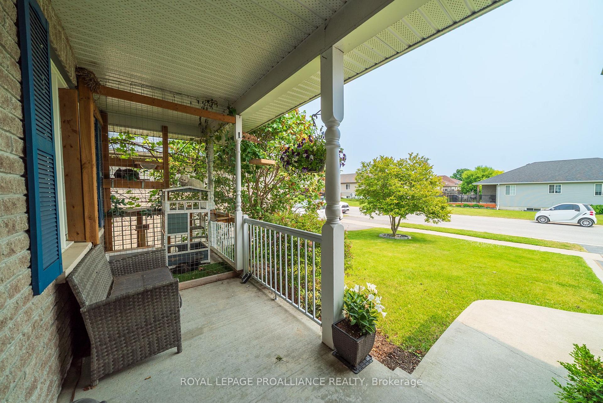 Photo 4 of 31 Follwell Crescent, Belleville, Belleville Ward — HOMEH