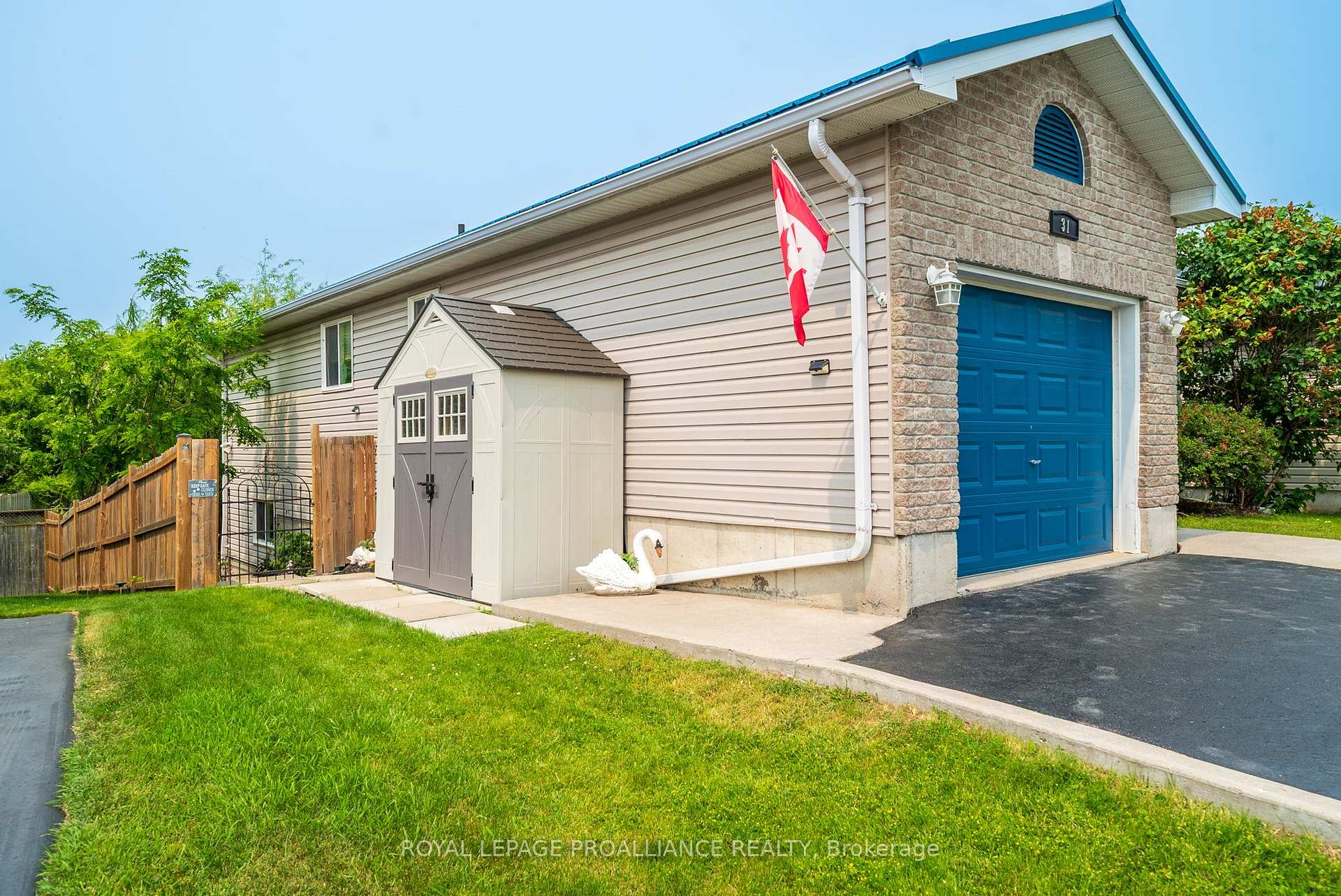 Photo 5 of 31 Follwell Crescent, Belleville, Belleville Ward — HOMEH