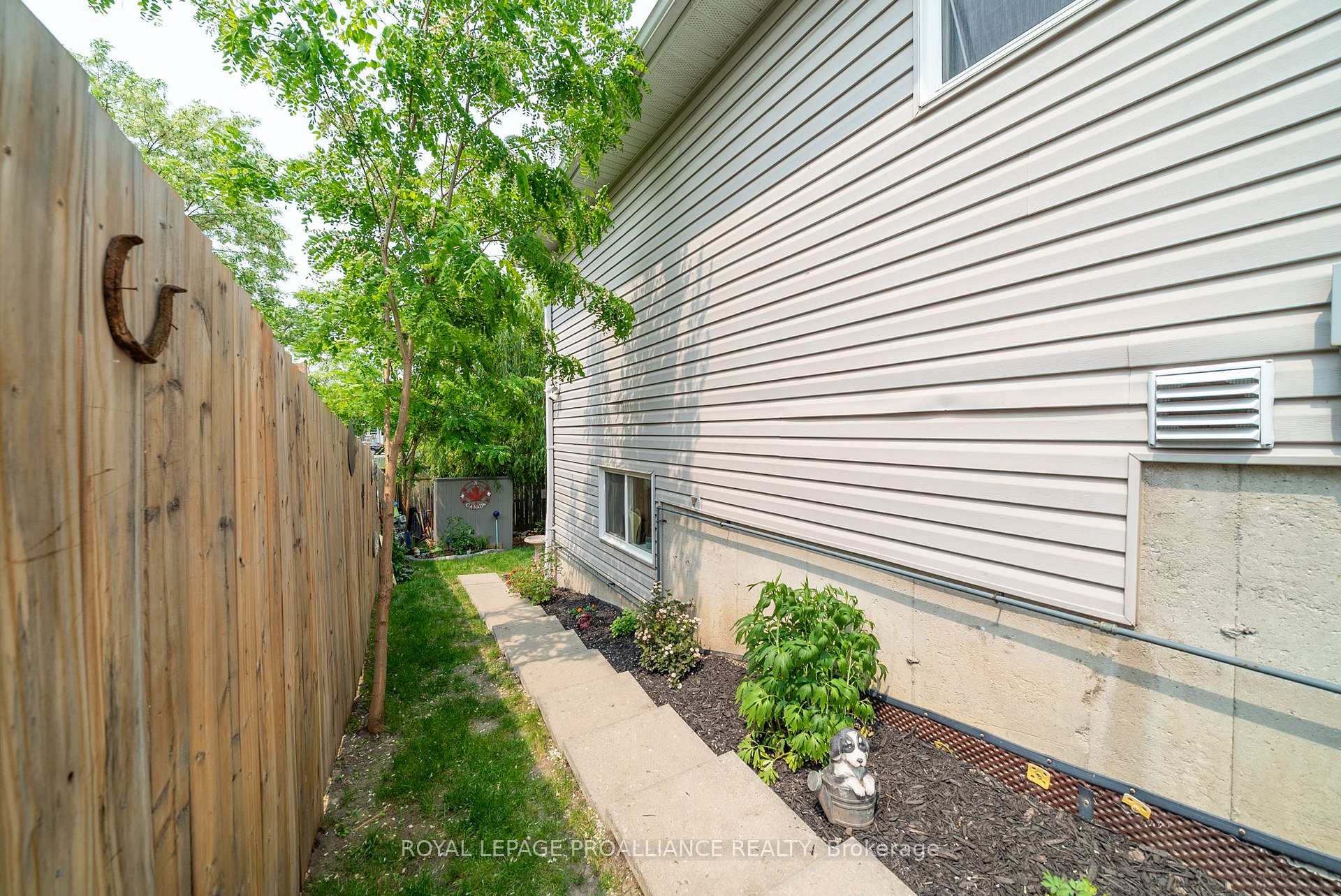 Photo 6 of 31 Follwell Crescent, Belleville, Belleville Ward — HOMEH
