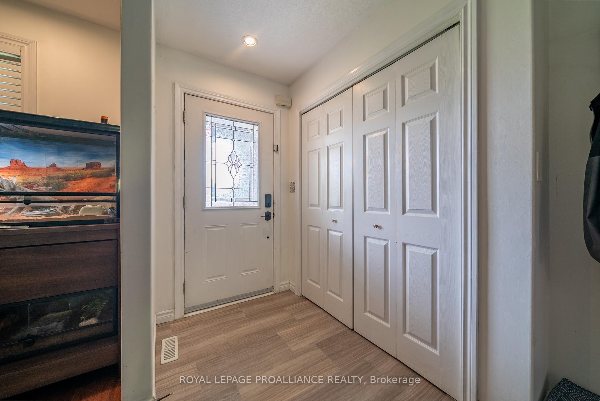 Photo 11 of 31 Follwell Crescent, Belleville, Belleville Ward — HOMEH