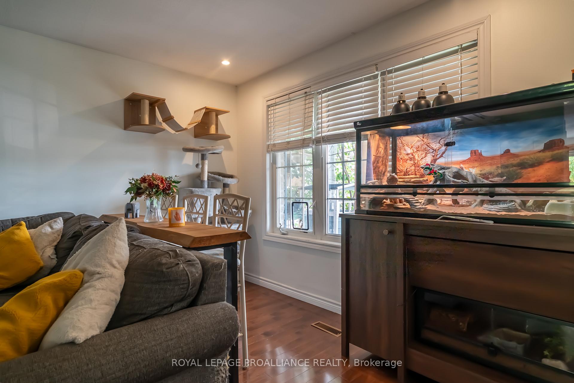 Photo 13 of 31 Follwell Crescent, Belleville, Belleville Ward — HOMEH
