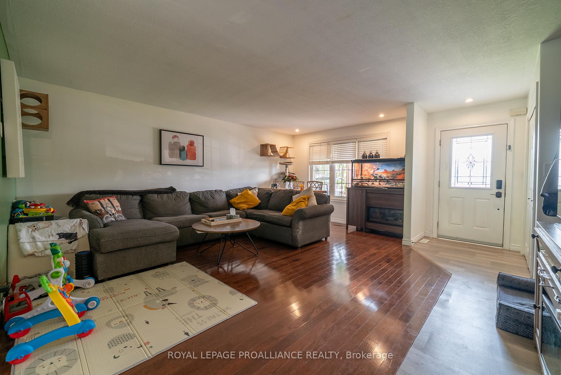 Photo 14 of 31 Follwell Crescent, Belleville, Belleville Ward — HOMEH