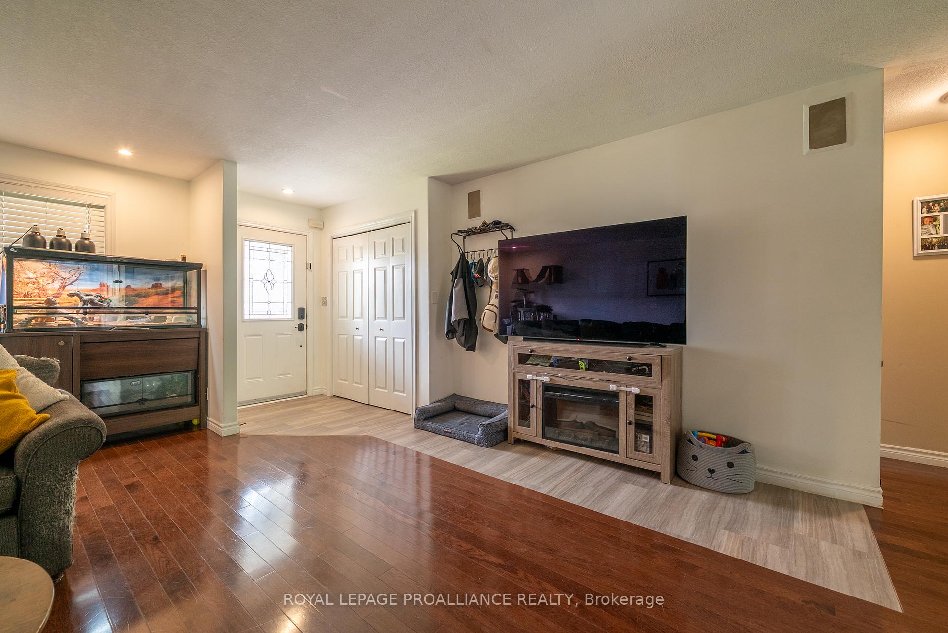 Photo 15 of 31 Follwell Crescent, Belleville, Belleville Ward — HOMEH