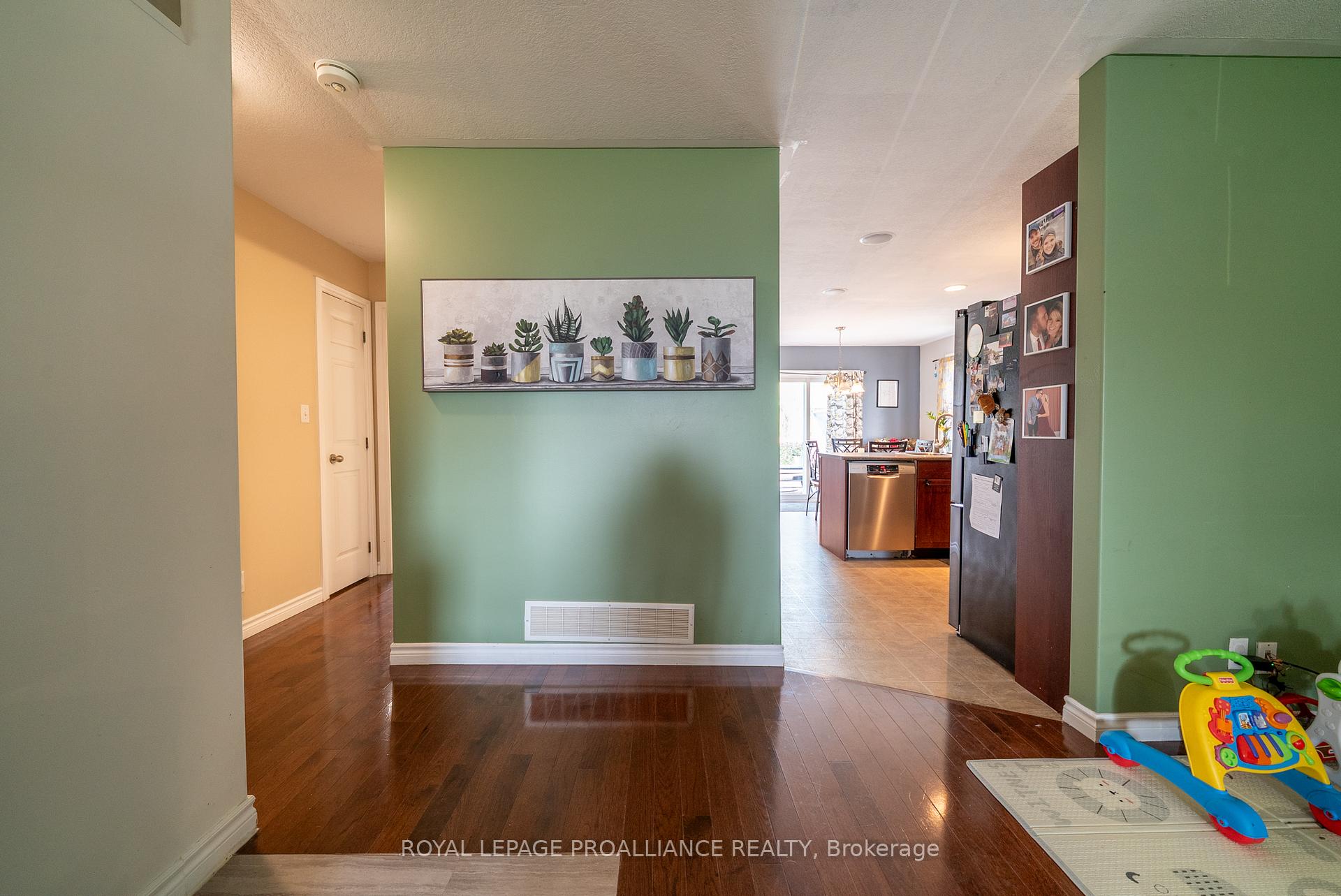 Photo 16 of 31 Follwell Crescent, Belleville, Belleville Ward — HOMEH