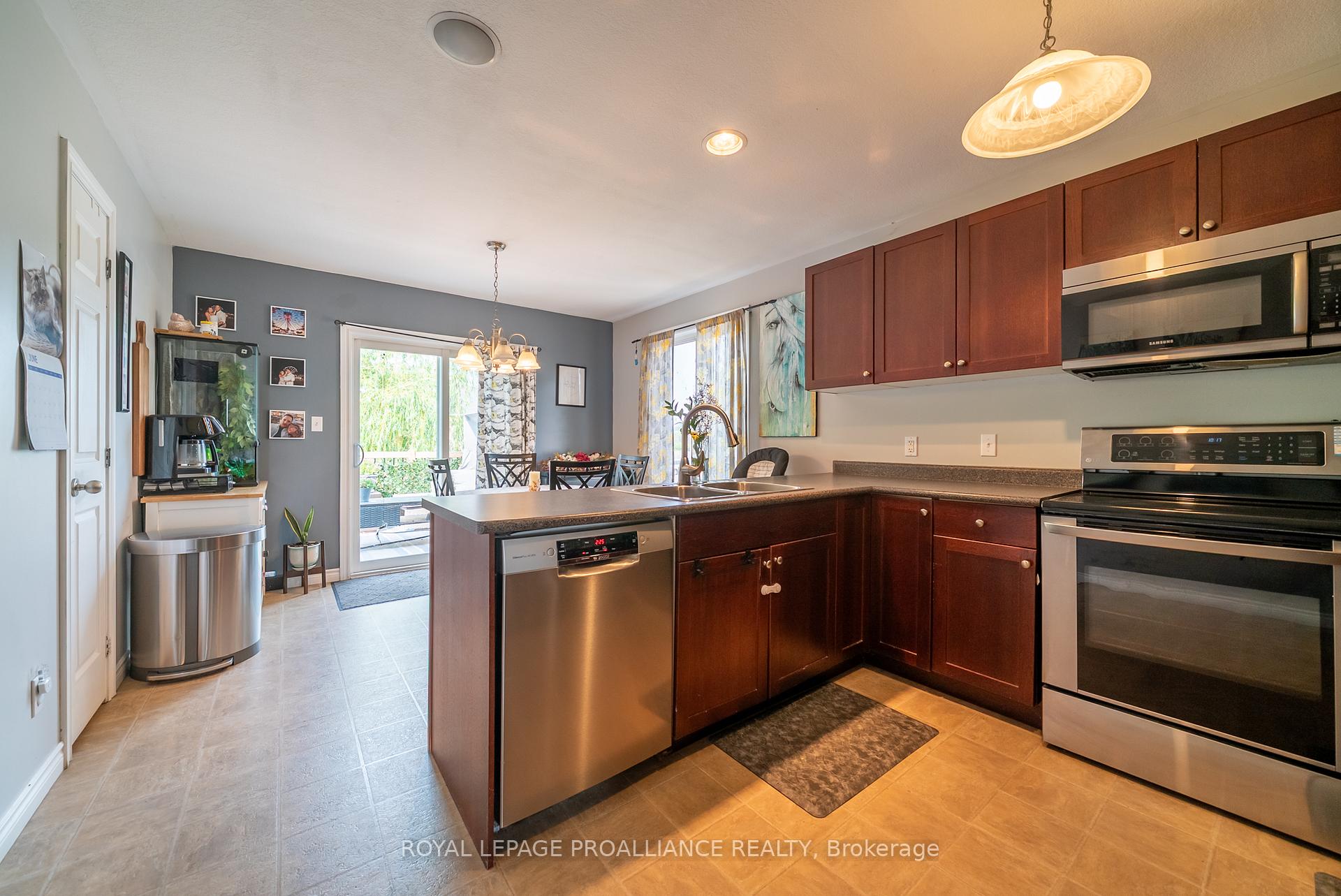 Photo 17 of 31 Follwell Crescent, Belleville, Belleville Ward — HOMEH