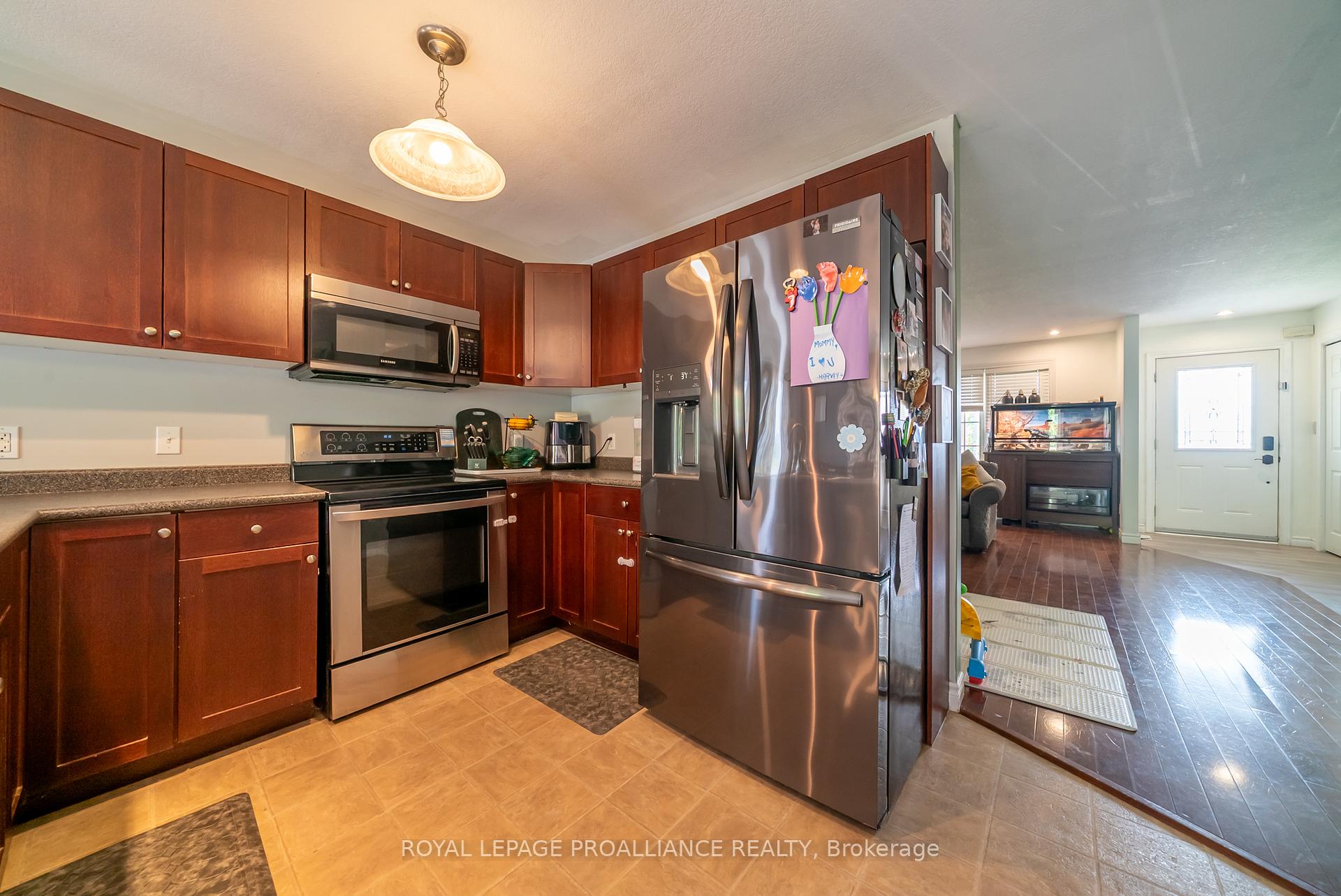 Photo 19 of 31 Follwell Crescent, Belleville, Belleville Ward — HOMEH
