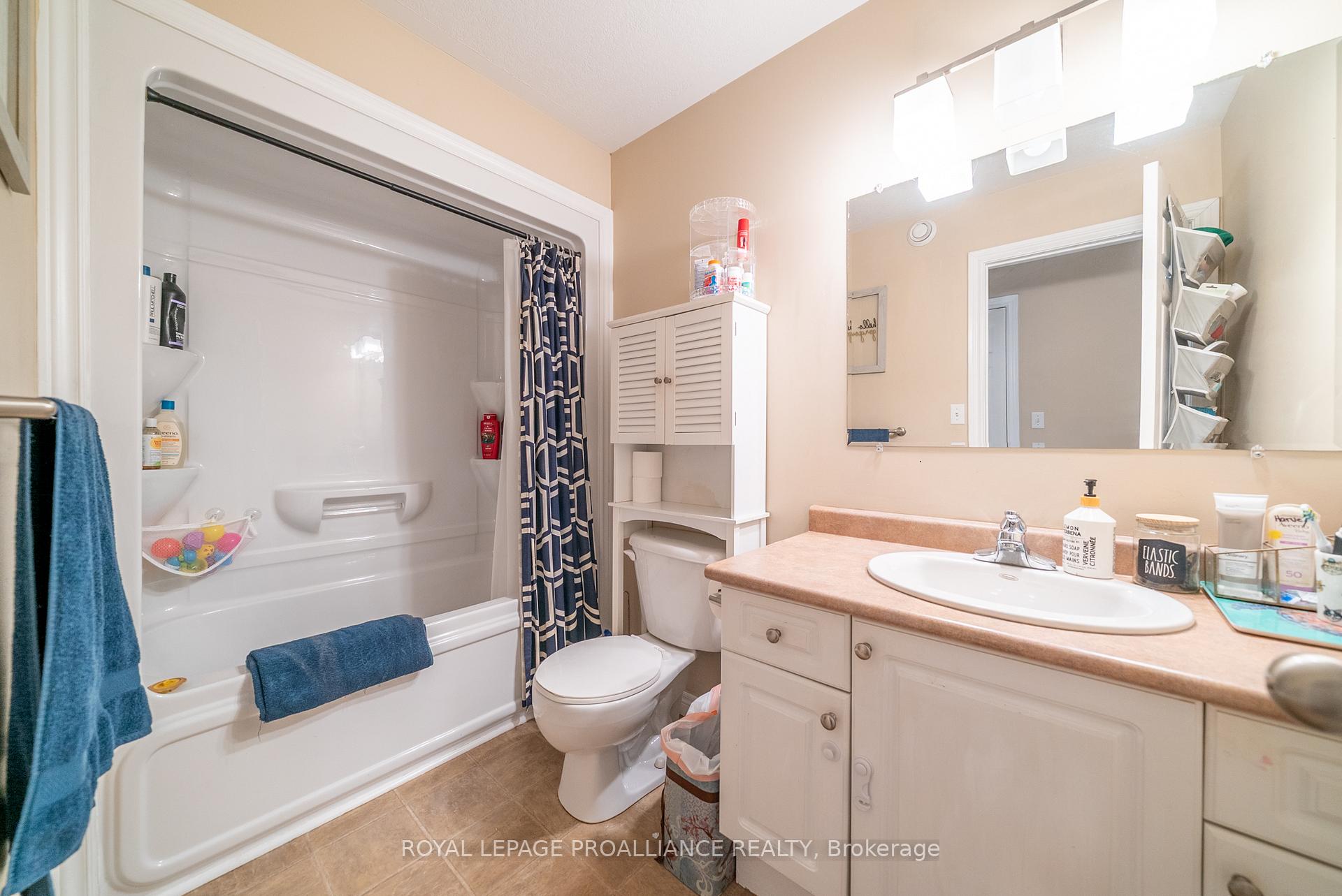 Photo 21 of 31 Follwell Crescent, Belleville, Belleville Ward — HOMEH