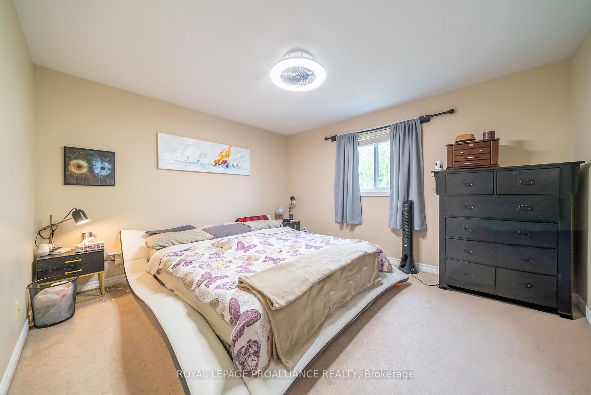 Photo 22 of 31 Follwell Crescent, Belleville, Belleville Ward — HOMEH
