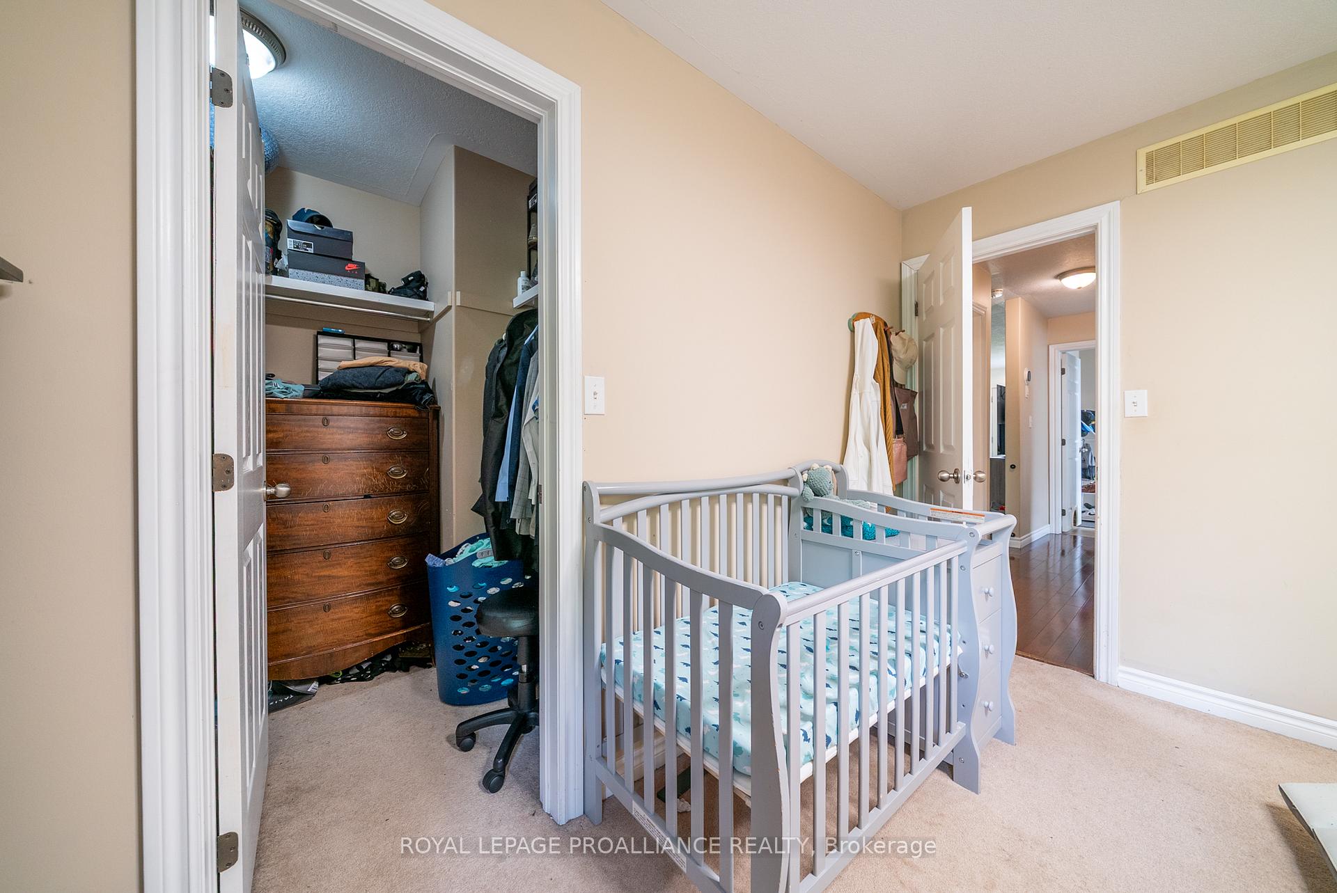 Photo 23 of 31 Follwell Crescent, Belleville, Belleville Ward — HOMEH
