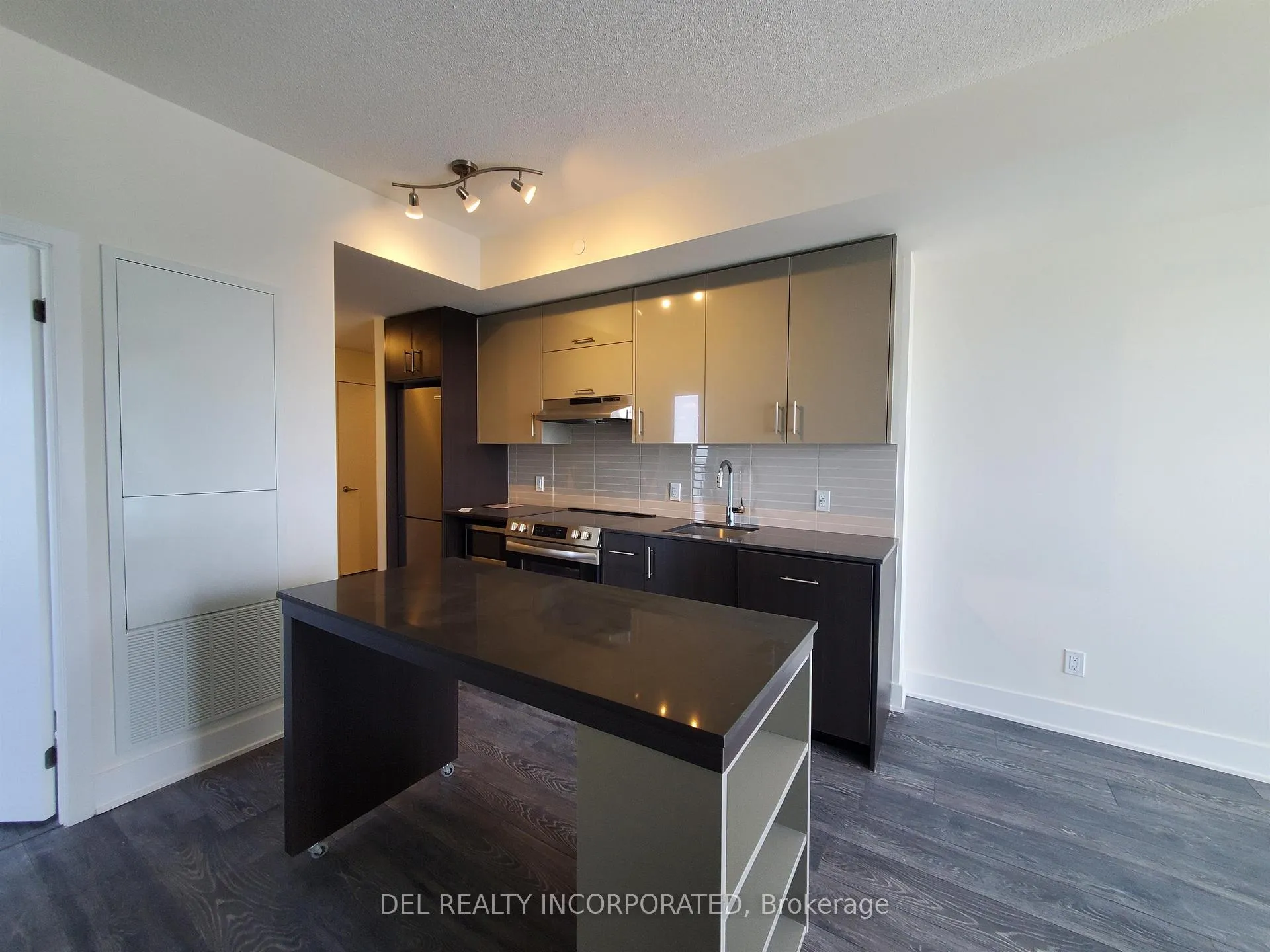 Front of Unit 2003, 188 Fairview Mall Drive