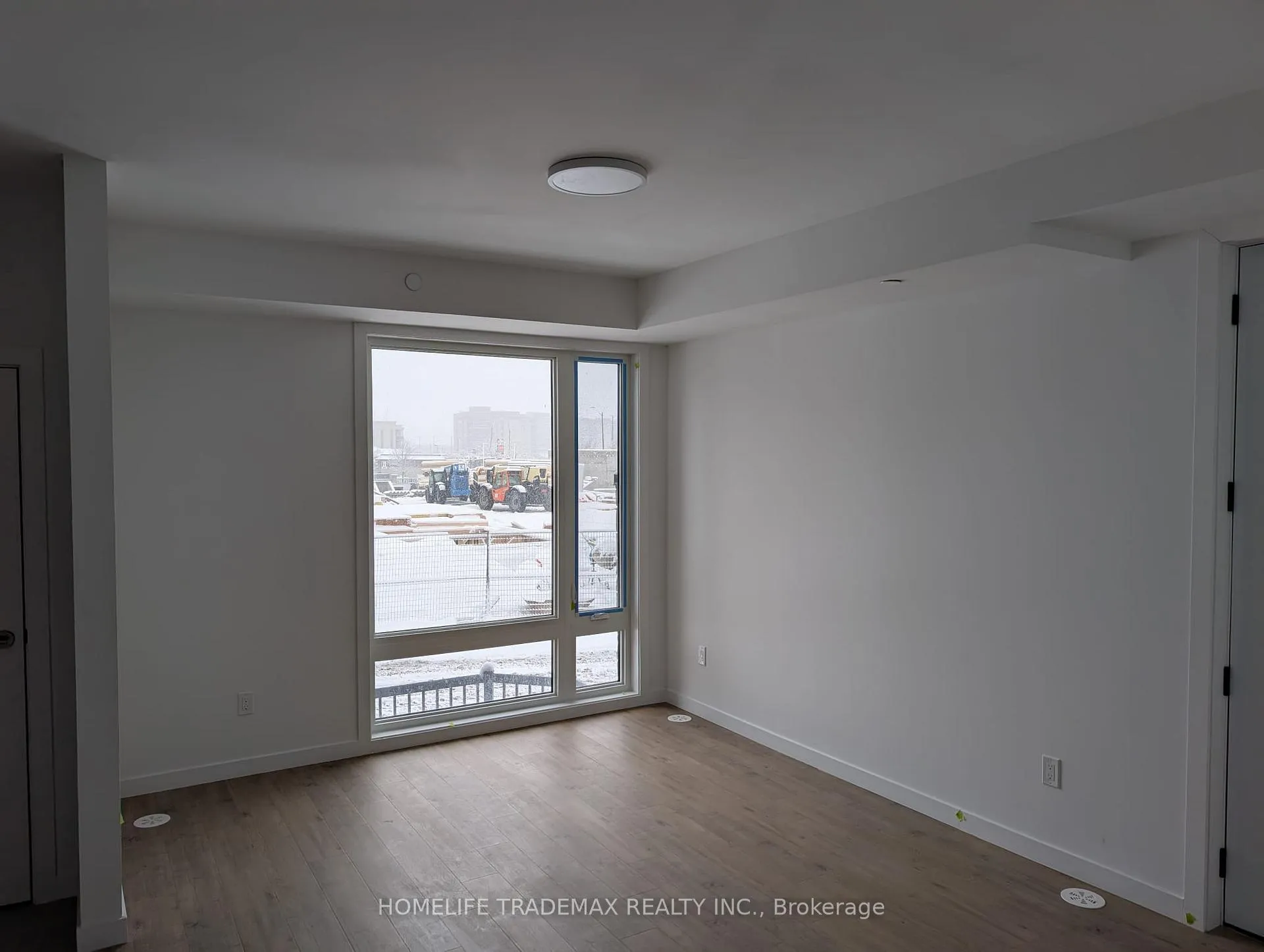 Photo 5 of Unit 10, 30 Markdale Lane, Markham, Middlefield — HOMEH