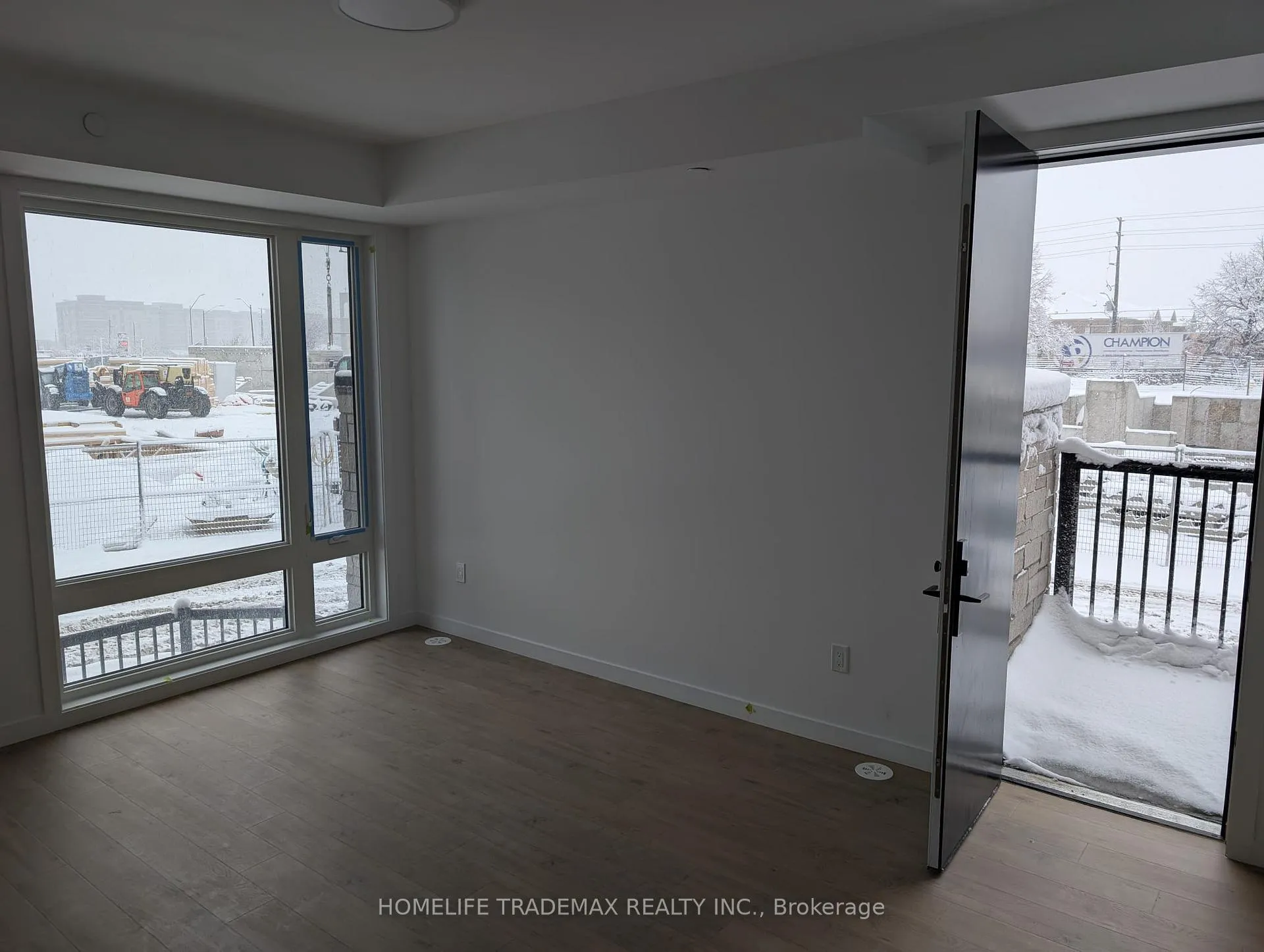 Photo 6 of Unit 10, 30 Markdale Lane, Markham, Middlefield — HOMEH