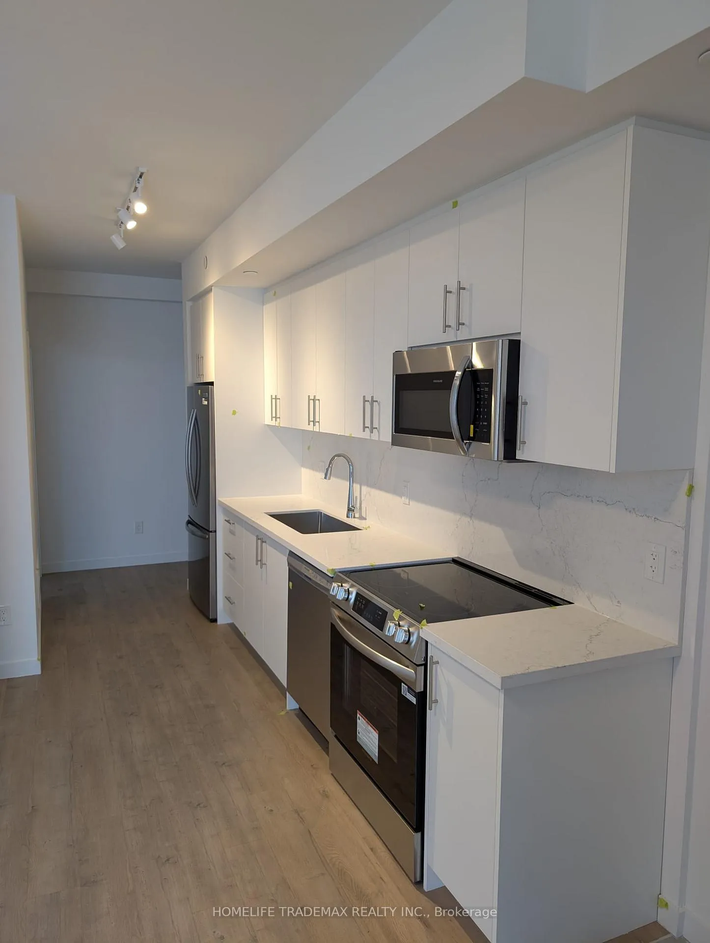 Photo 11 of Unit 10, 30 Markdale Lane, Markham, Middlefield — HOMEH