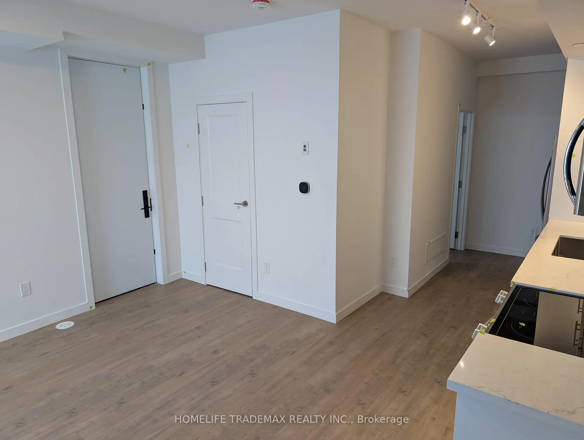 Photo 12 of Unit 10, 30 Markdale Lane, Markham, Middlefield — HOMEH