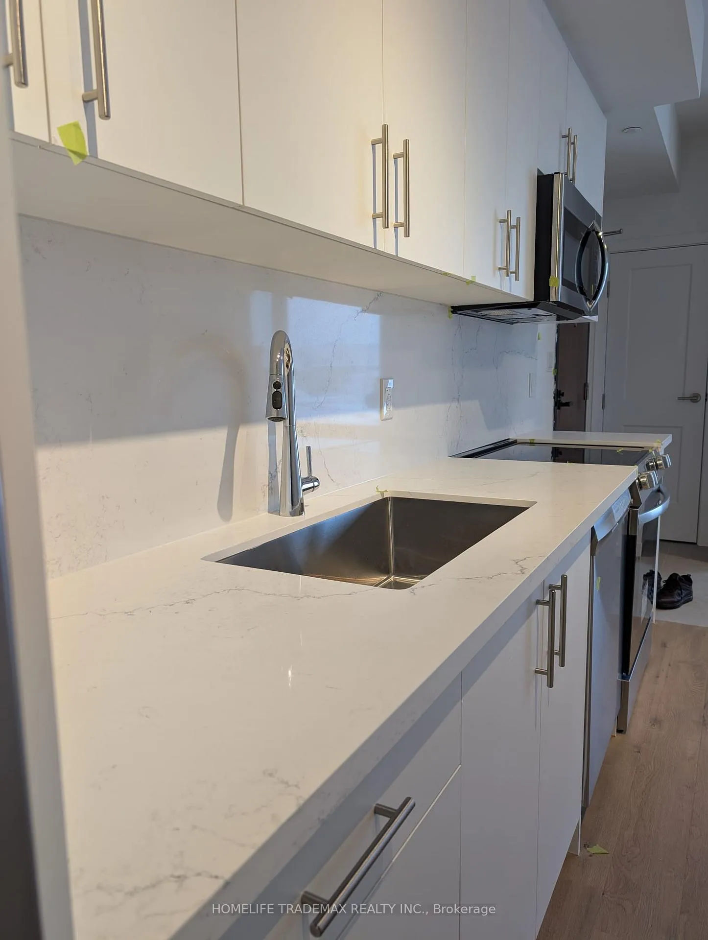 Photo 13 of Unit 10, 30 Markdale Lane, Markham, Middlefield — HOMEH