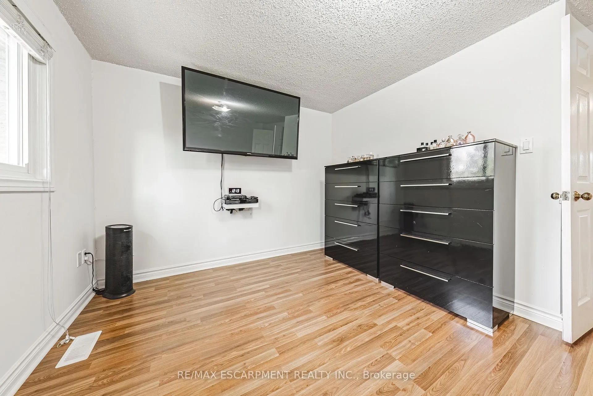 Photo 24 of Unit 26, 1155 Paramount Drive, Hamilton, Stoney Creek — HOMEH