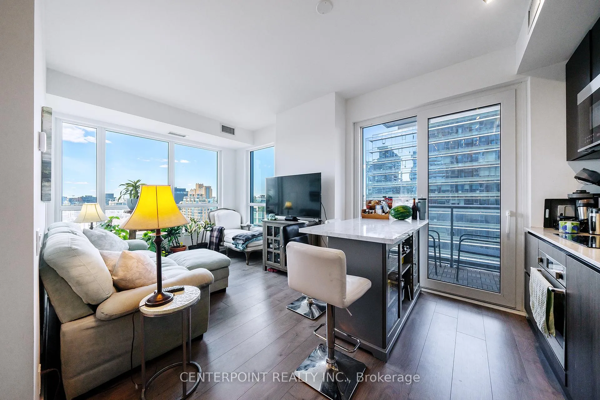 Front of Unit 1623, 108 Peter Street