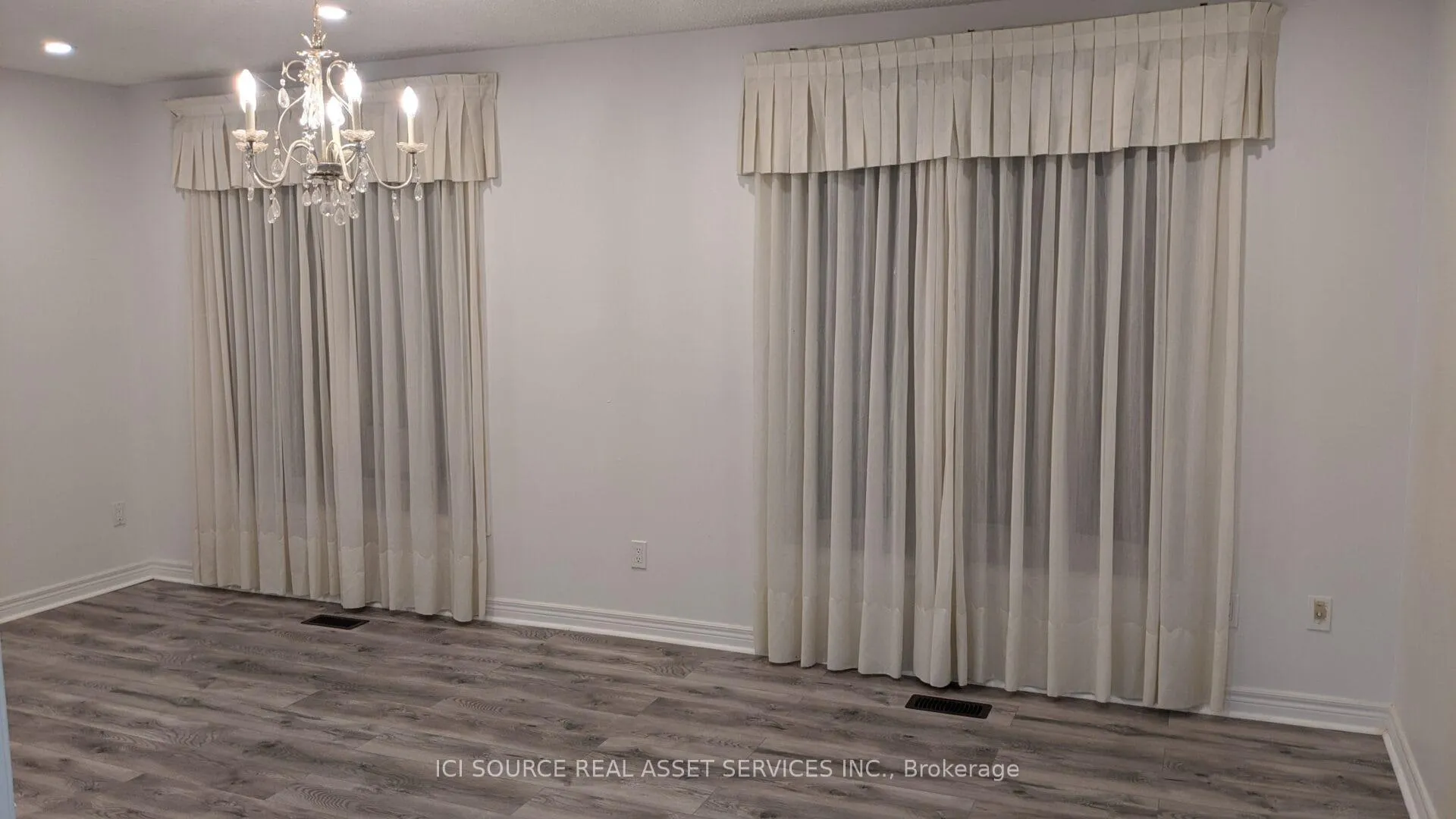 Photo 2 of Unit Main Fl, 354 Park Road N, Oshawa, McLaughlin — HOMEH