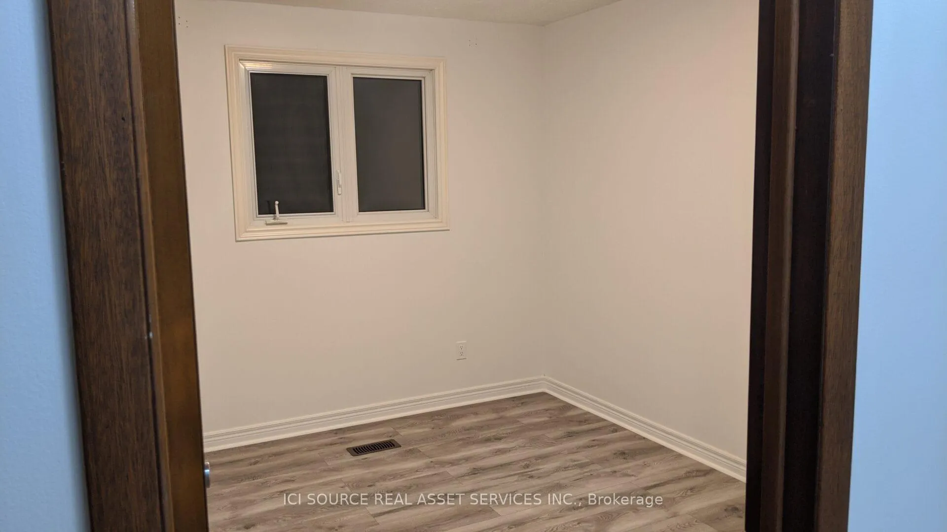 Photo 4 of Unit Main Fl, 354 Park Road N, Oshawa, McLaughlin — HOMEH