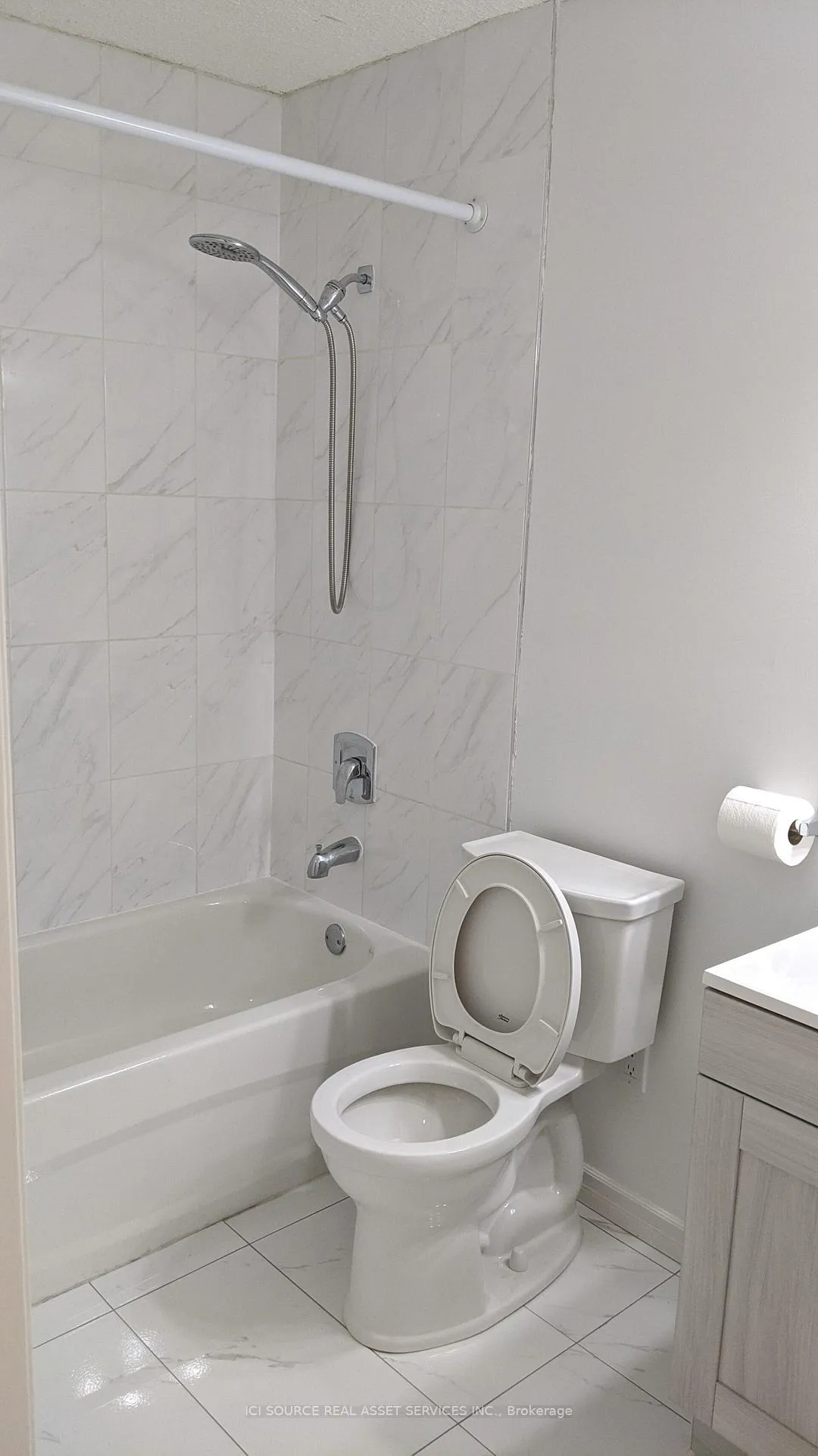 Photo 10 of Unit Main Fl, 354 Park Road N, Oshawa, McLaughlin — HOMEH