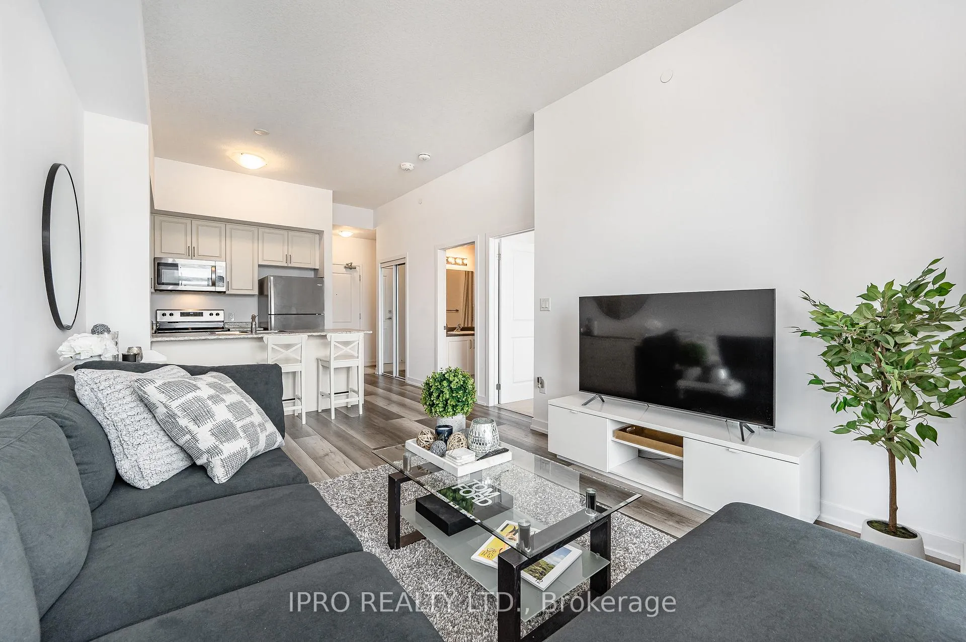 Front of Unit 121, 450 Dundas Street E