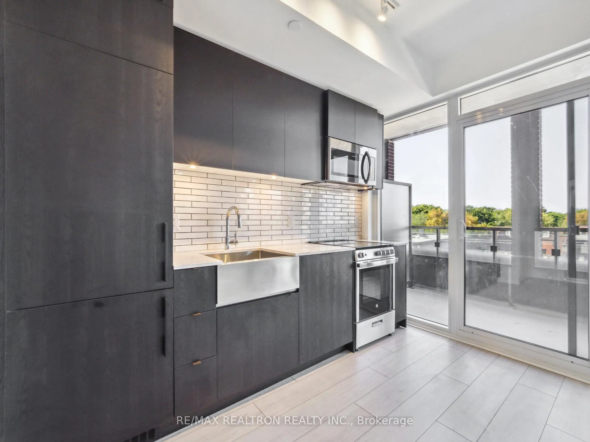 Photo 2 of Unit 320, 270 Dufferin Street, Toronto, South Parkdale — HOMEH