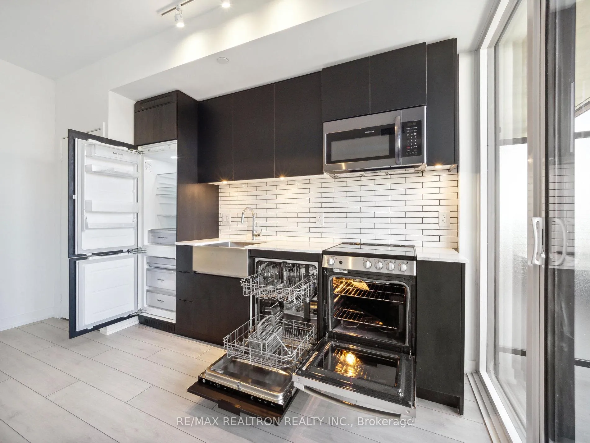 Photo 3 of Unit 320, 270 Dufferin Street, Toronto, South Parkdale — HOMEH
